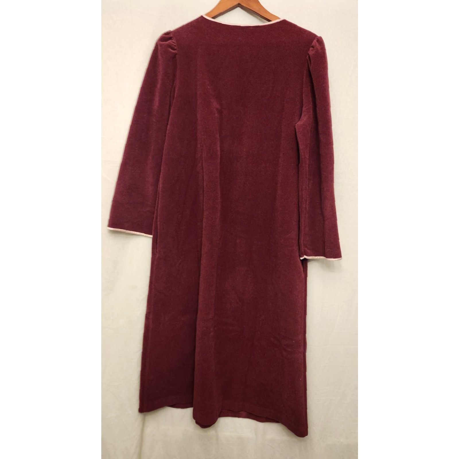 Vintage VINTAGE Vanity Fair Nightgown Womens Medium Burgundy Velour Embroidered 80s Size ONE SIZE - 7 Thumbnail