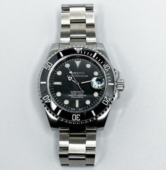 Japanese Brand Seiko Mod Submariner Date Black Dial Oyster Steel Gold Watch Size ONE SIZE - 1 Thumbnail