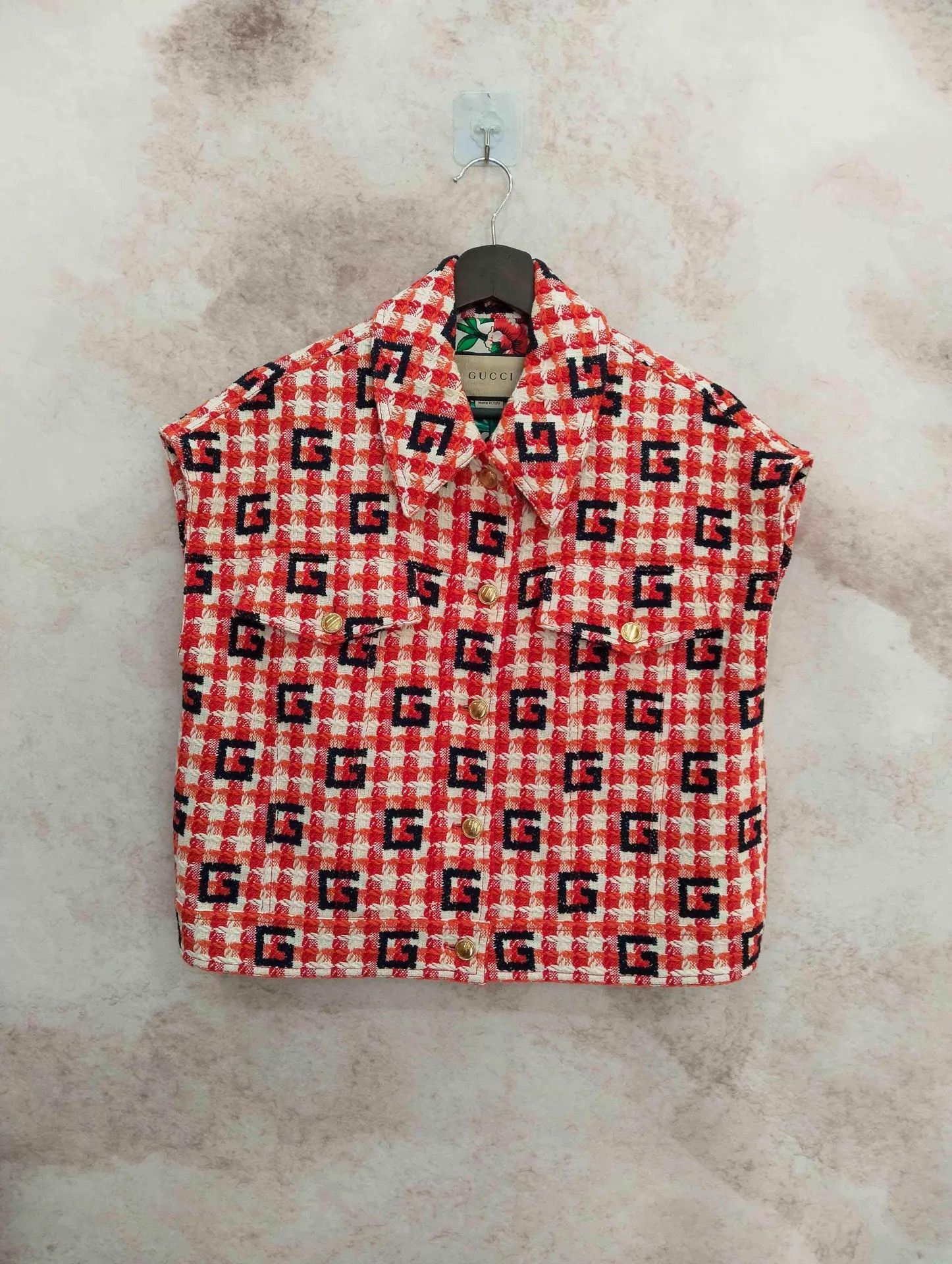Gucci GUCCI Valentine's Day Logo Print Vest Size 40 Size S / US 4 / IT 40 - 1 Thumbnail