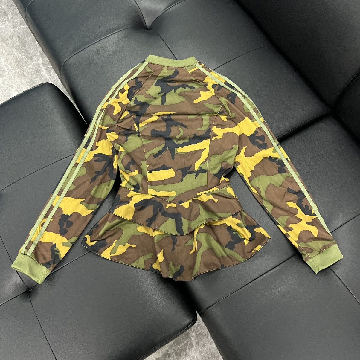 Adidas Adidas by Jeremy Scott FW11 Sample Camo Jacket Size M / US 6-8 / IT 42-44 - 2 Thumbnail
