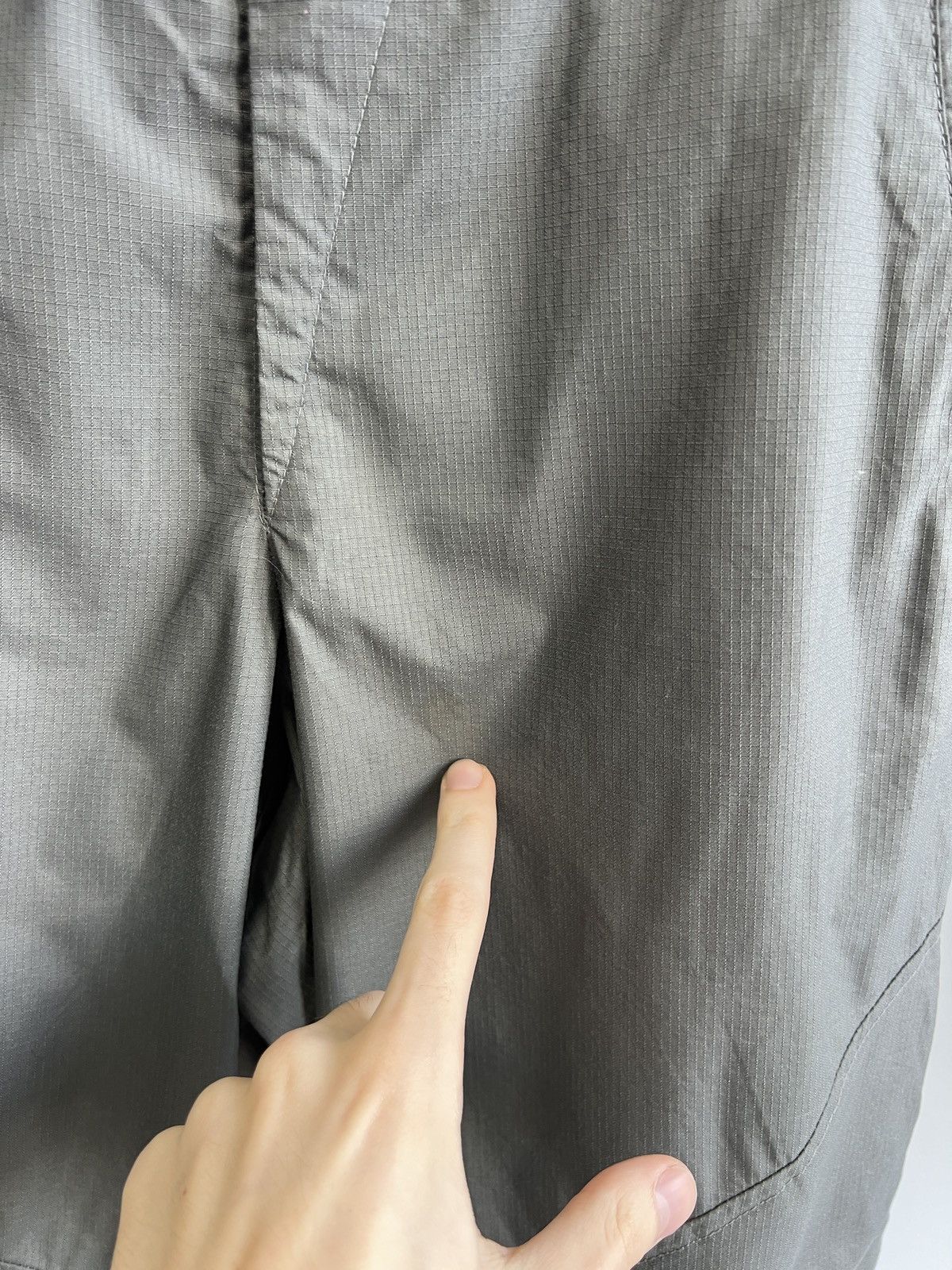 Nike × Vintage Vintage Nike Nylon Y2K Gray Pants Size US 31 - 7 Thumbnail