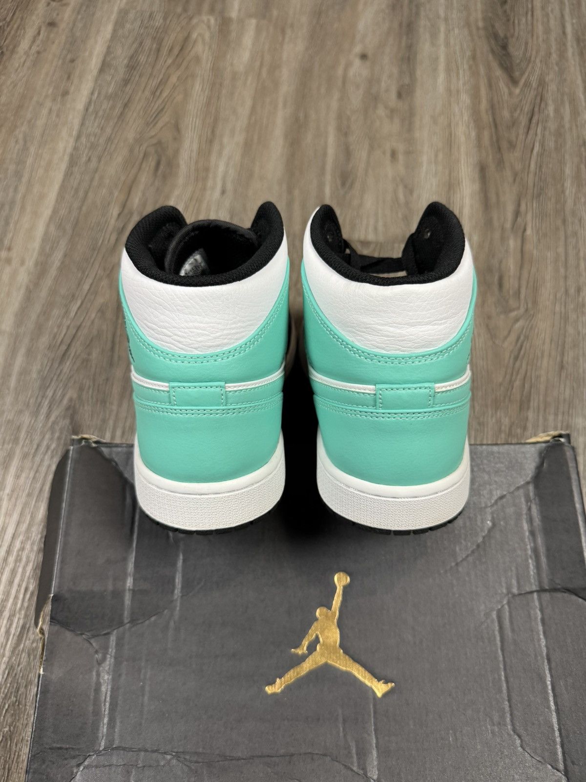 Jordan Brand Air Jordan 1 Mid Tropical Twist Size 9 Size US 9 / EU 42 - 4 Thumbnail