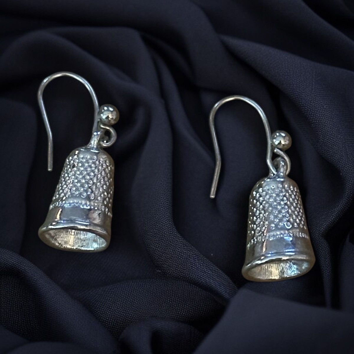 Other Silver tone sewing thimble dangle earrings Size ONE SIZE - 1 Thumbnail