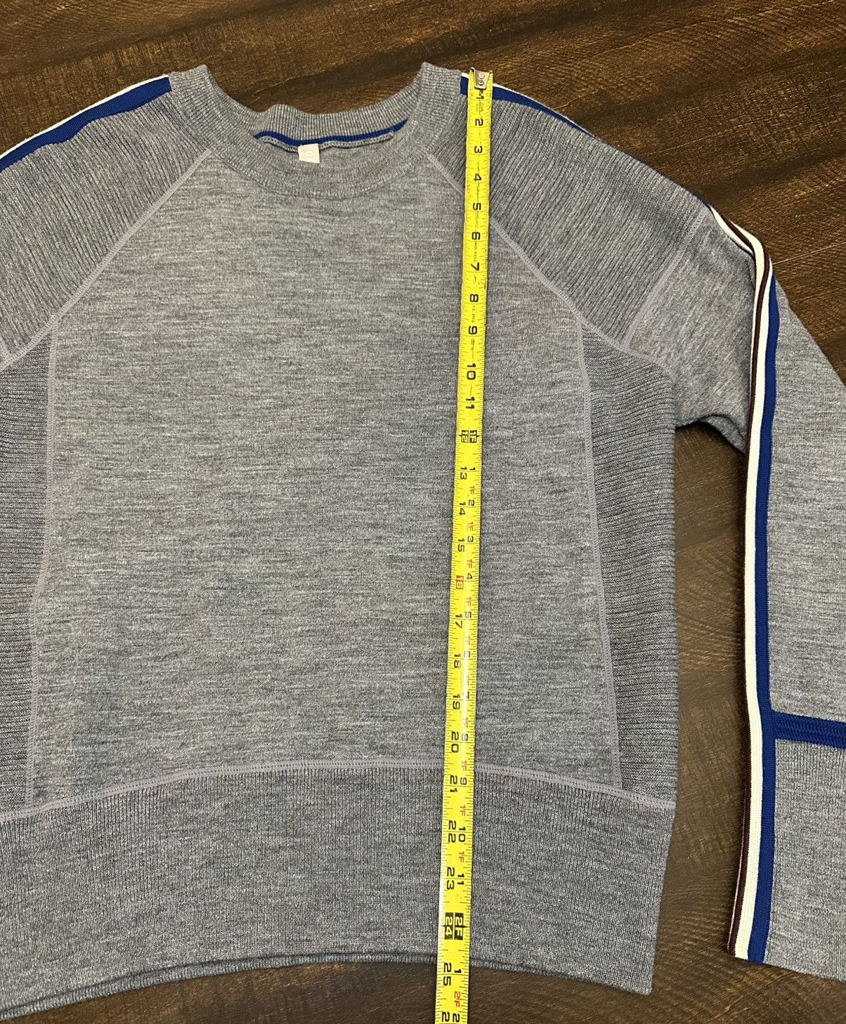 Athleta Athleta Gray Extra Fine Merino Wool Blend Sweater Size M Size M / US 6-8 / IT 42-44 - 2 Thumbnail