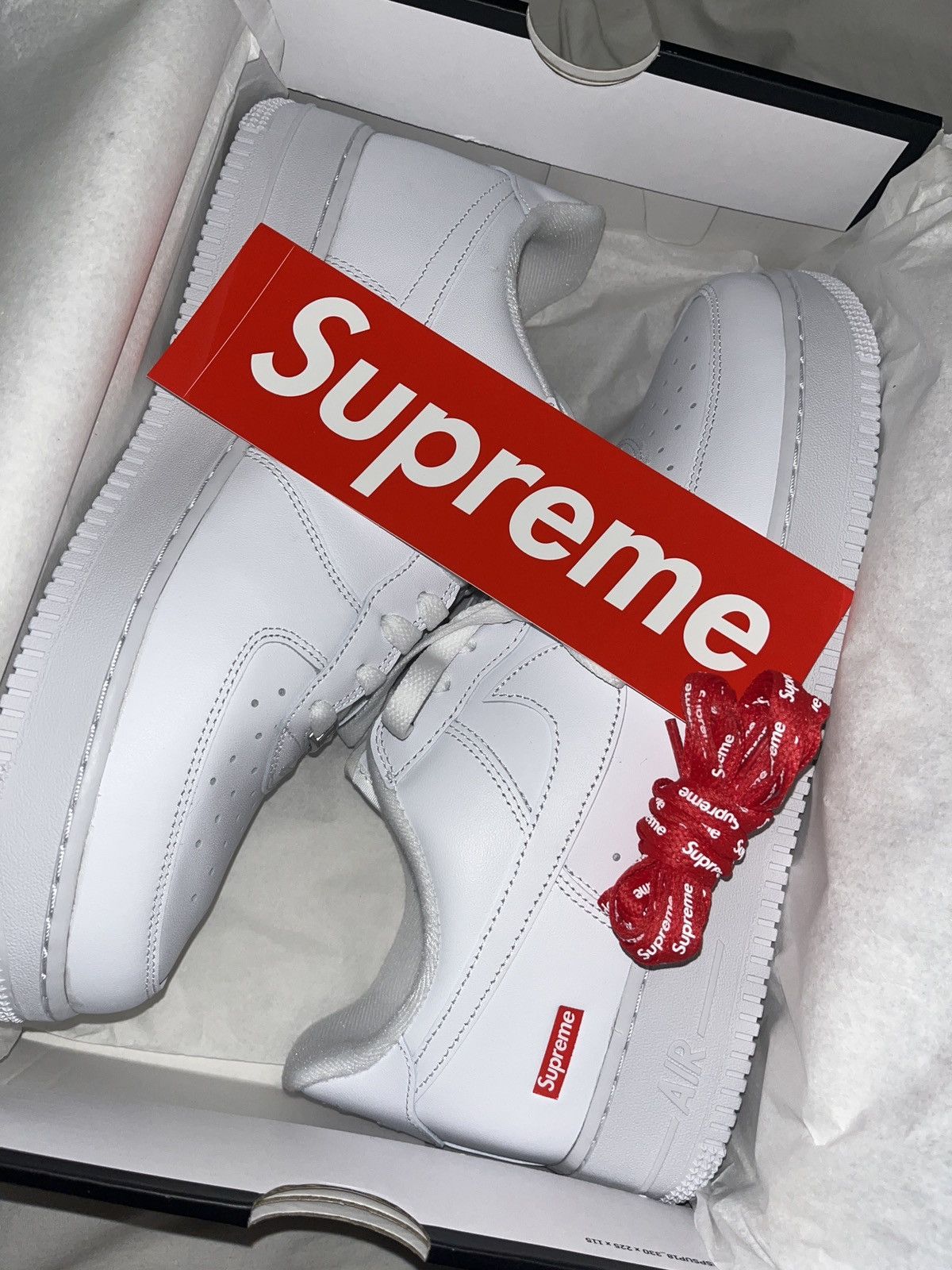 Nike × Supreme Air Force 1 Low Supreme Size US 11 / EU 44 - 1 Thumbnail