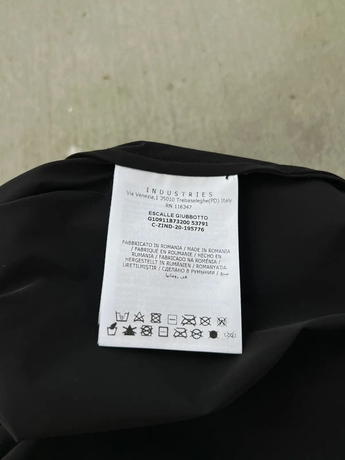 Moncler Moncler Escalle Shell Matte Jacket - dmc99 Size US XL / EU 56 / 4 - 8 Thumbnail