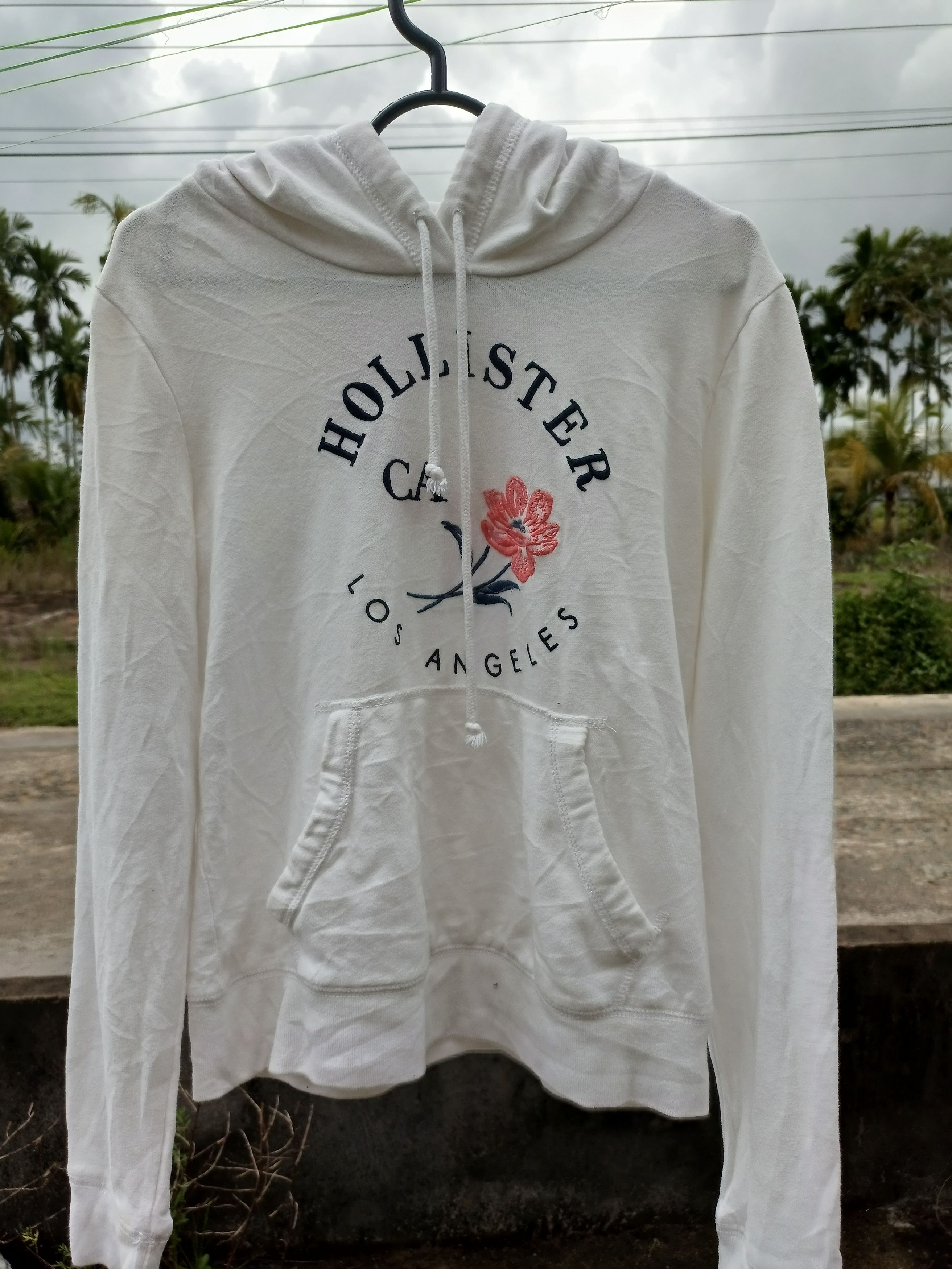 Hollister × Le Grande Bleu (L.G.B.) HOLLISTER CA 🌸 LOS ANGELES WHITE HOODIE Size US M / EU 48-50 / 2 - 18 Thumbnail