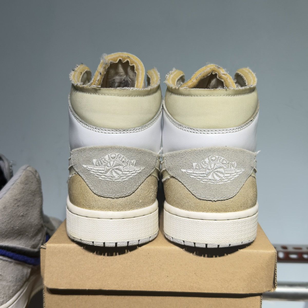 Jordan Brand Jordan 1 mid se craft " inside out " Size US 8.5 / EU 41-42 - 3 Thumbnail