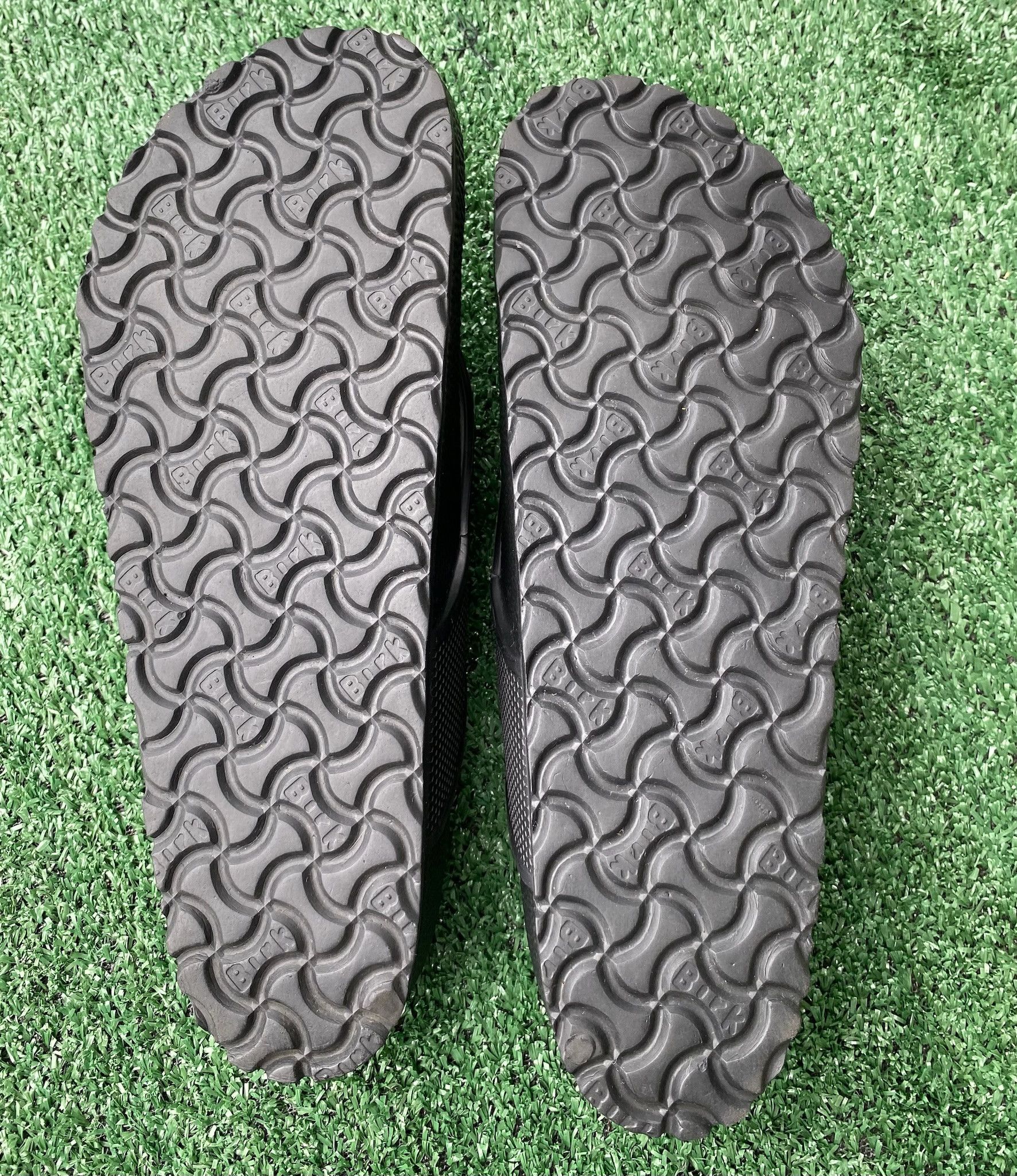 Birkenstock Birkenstock Honolulu Black Sandal Men’s 8 Women’s 10 Size US 8 / EU 41 - 8 Thumbnail