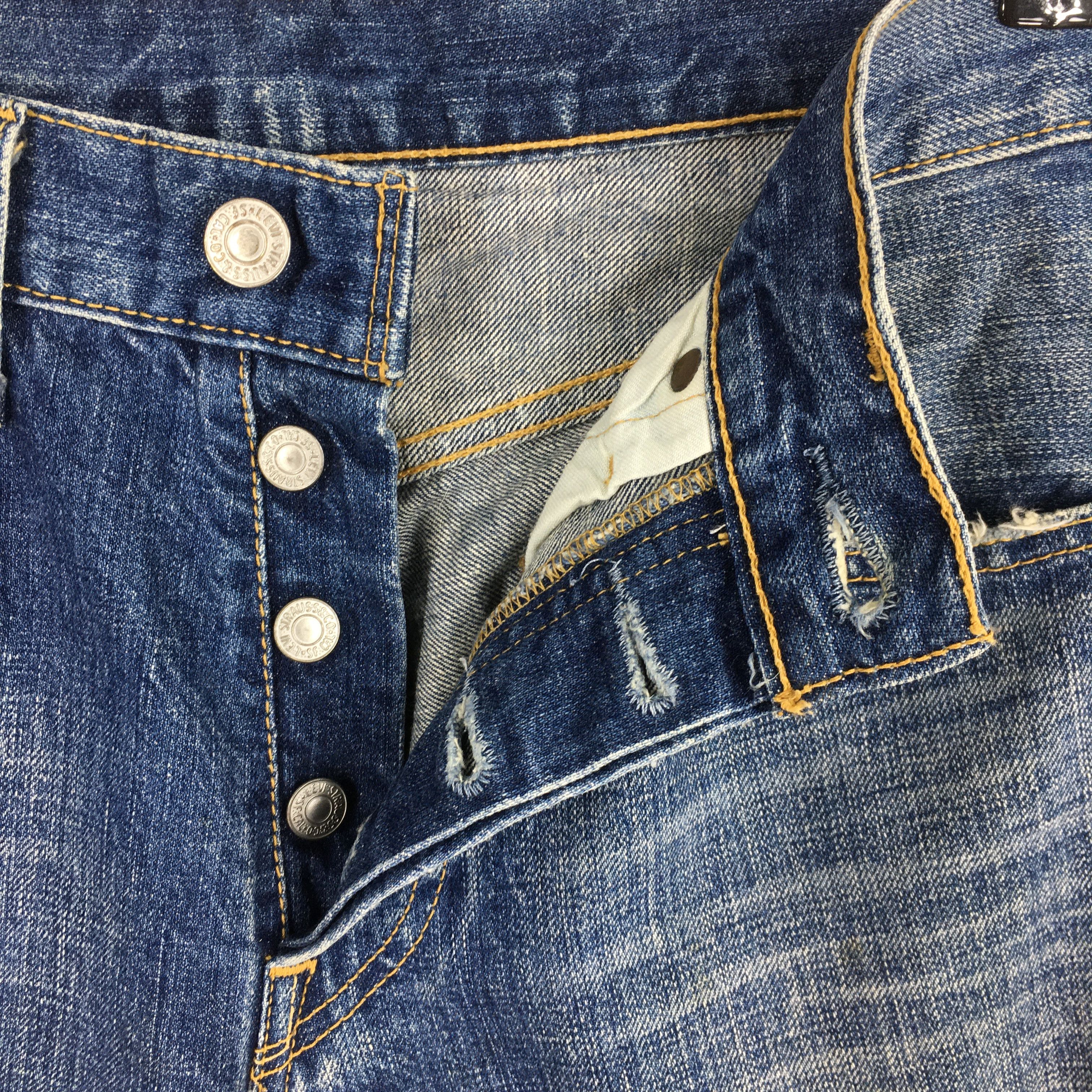 Levi's Size 28x30.5 Vintage 90s Levi's 501 Faded Blue Jeans S1214 Size US 28 / EU 44 - 6 Thumbnail