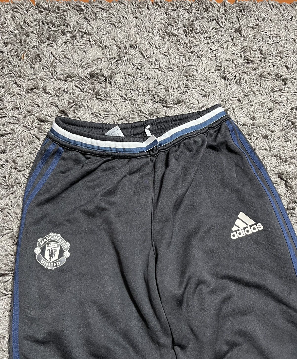 Adidas ADIDAS MANCHESTER UNITED 2016/17 TRIKOT TRAINING PANTS Size US 32 / EU 48 - 2 Thumbnail