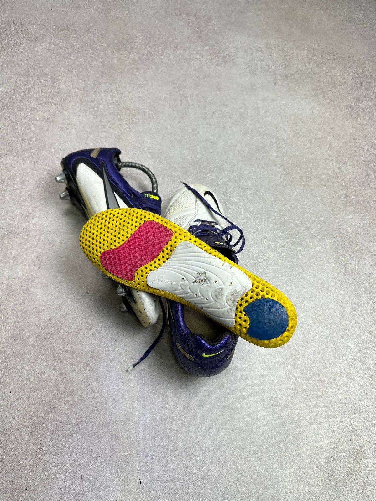 Nike Vintage Nike Kanga Lite Soccer Cleats Us 10 Size US 9 / EU 42 - 15 Thumbnail