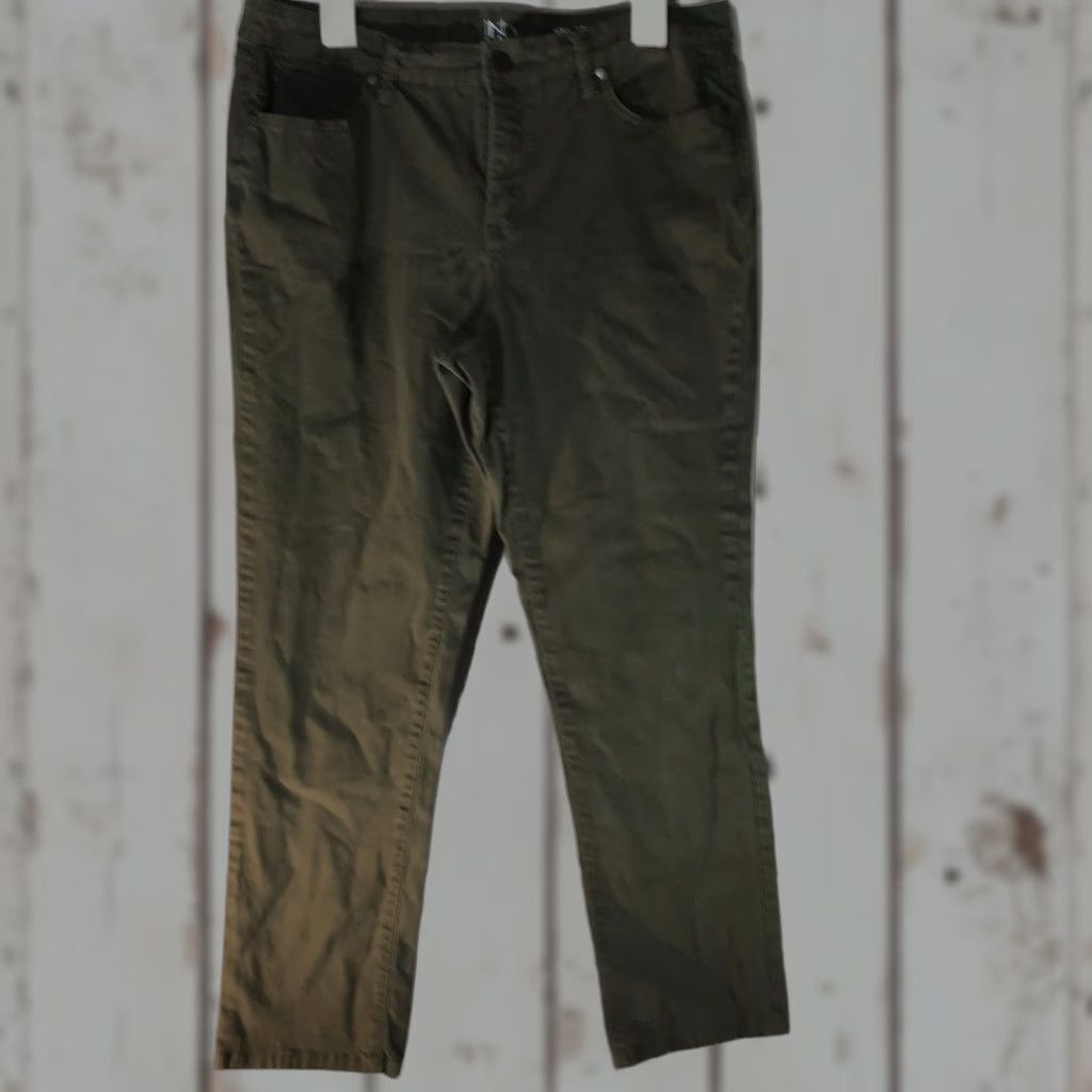 Jordan Brand New Directions Olive Khaki Straight Pants Womens Size 12 Short, Casual Workwear, Comfort Fit, Machine Washable Size 34" / US 12 / IT 48 - 1 Thumbnail