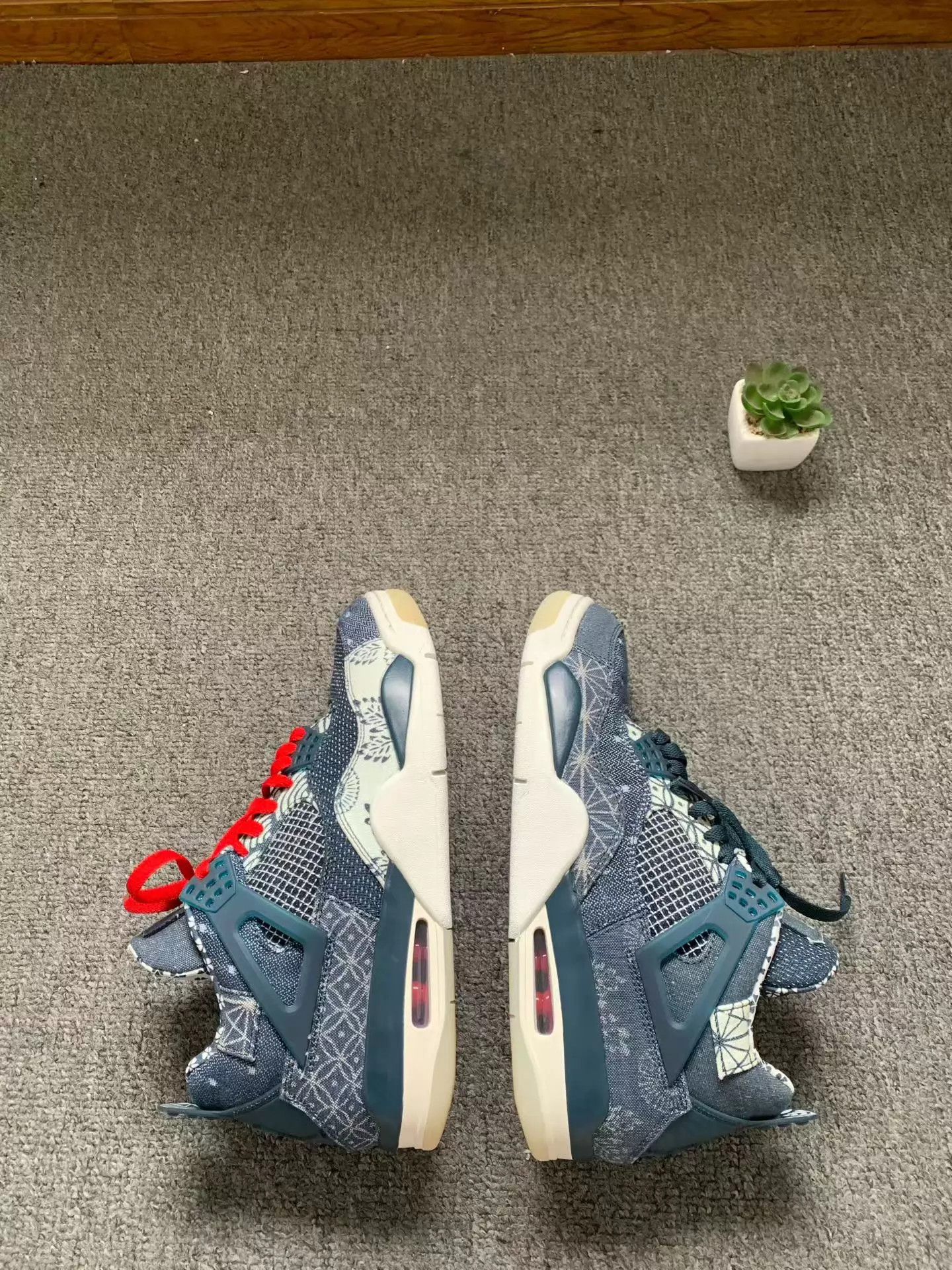 Nike Air Jordan 4 Embroidered Size 44.5 Like New Size US 11.5 / EU 44-45 - 3 Thumbnail