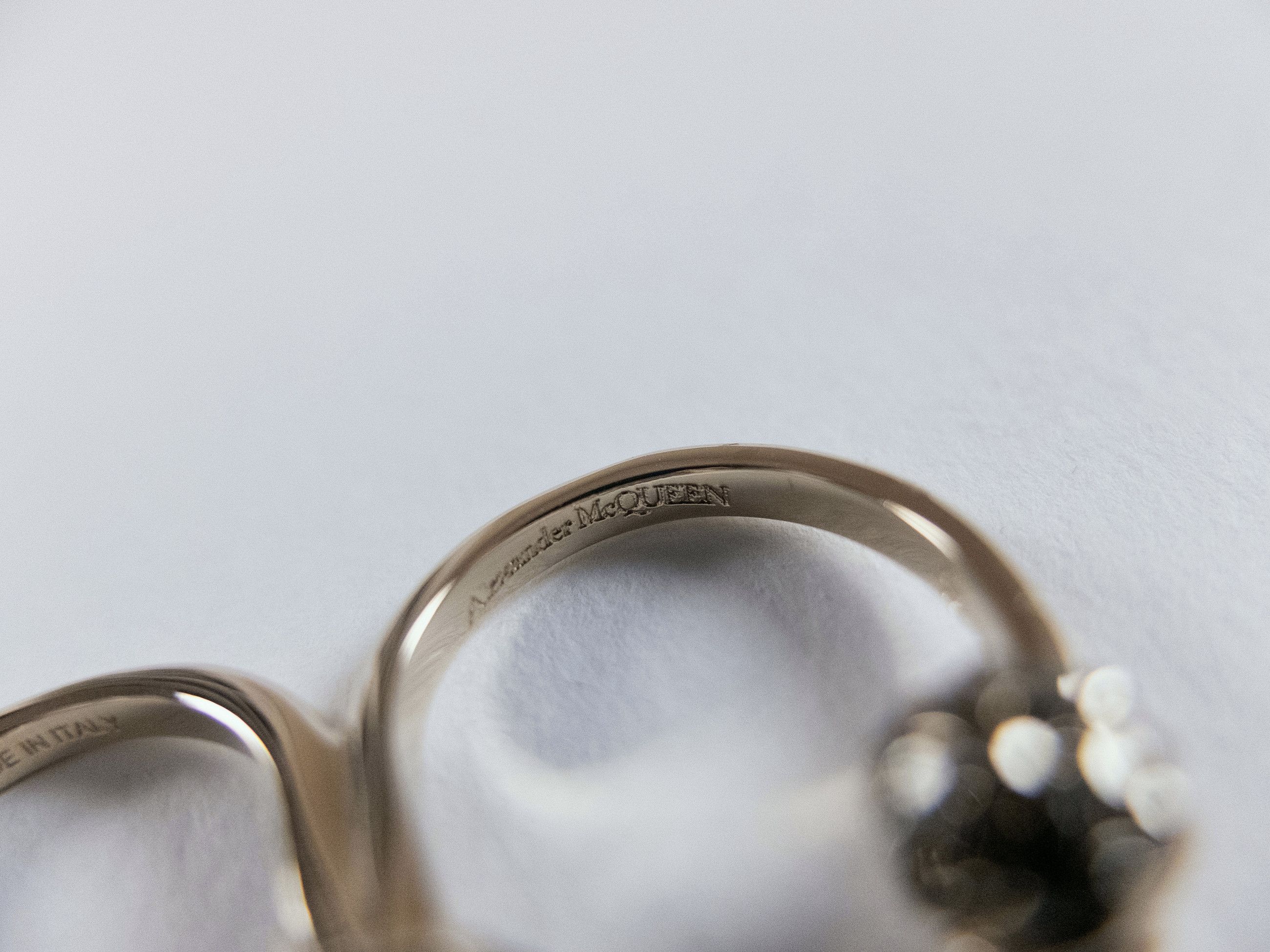 Alexander McQueen ALEXANDER MCQUEEN Double Skull silver tone metal ring Small Size ONE SIZE - 9 Thumbnail