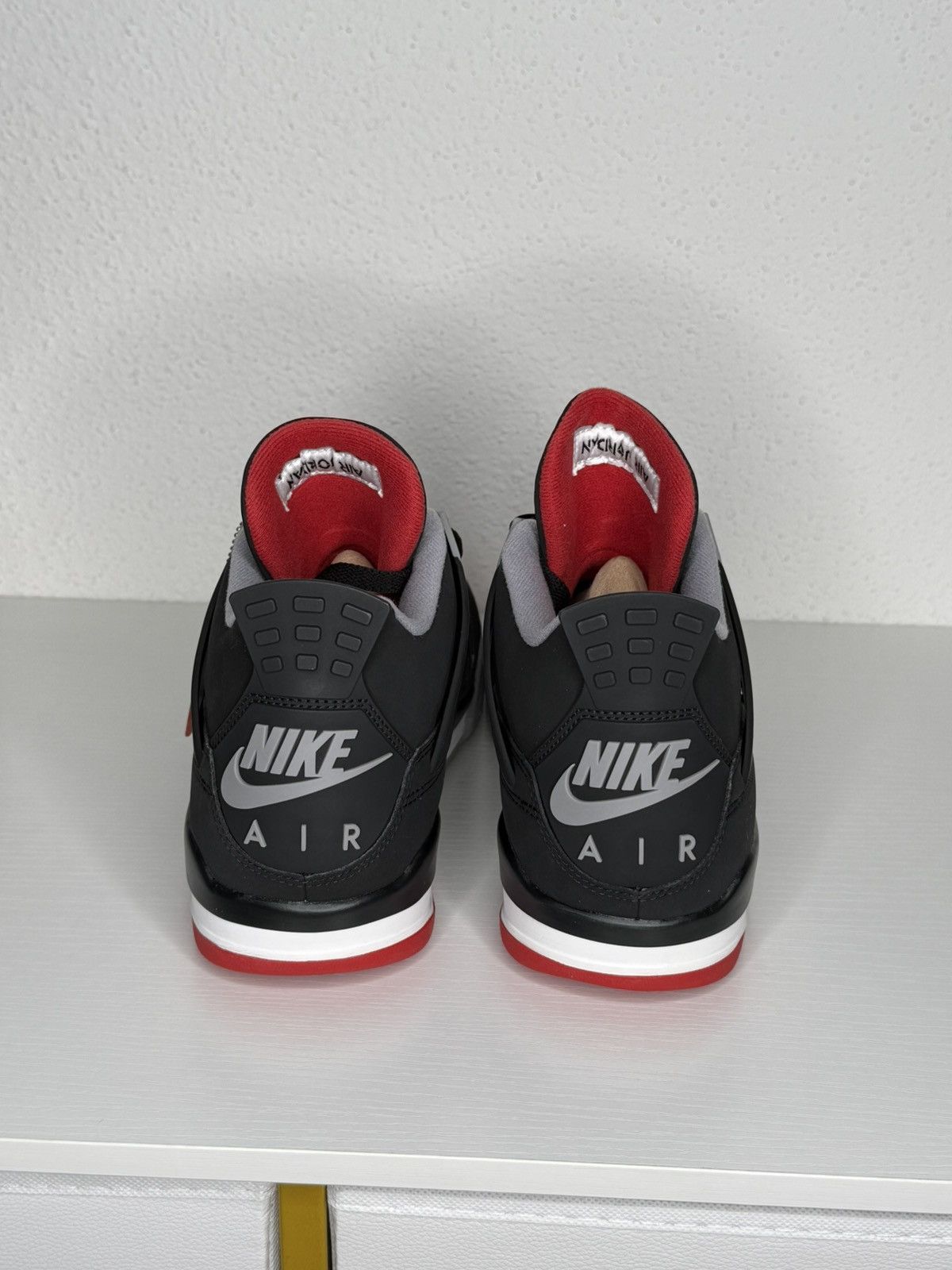 Nike Jordan 4 Retro Bred 2019 Size US 10 / EU 43 - 4 Thumbnail