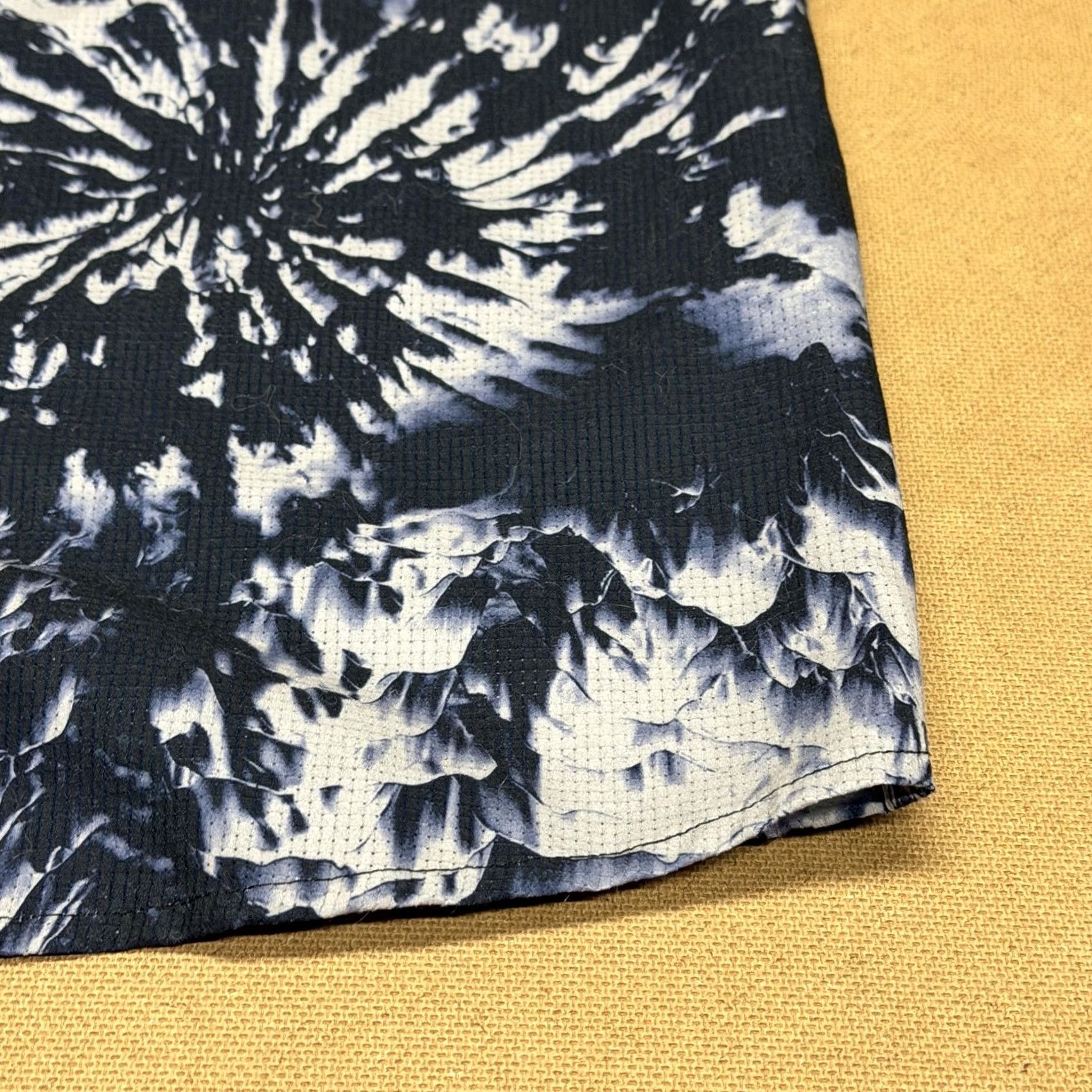 Oakley Oakley Shirt Mens XL Blue Tie Dye Print Button Up Recycled Polyester Casual Size US XL / EU 56 / 4 - 5 Thumbnail
