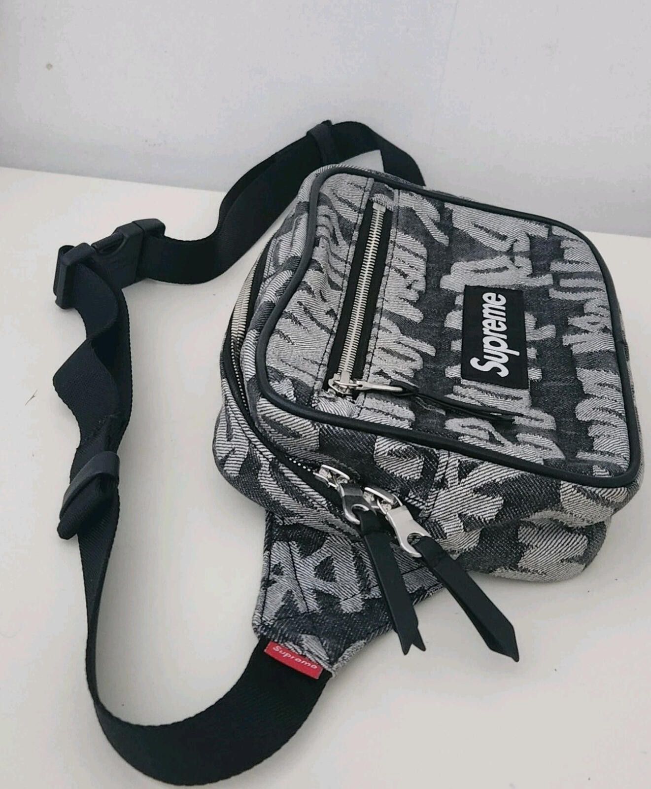 Supreme 🎱🎱 NWT Supreme SS18 black fanny pack cross-body waistbag