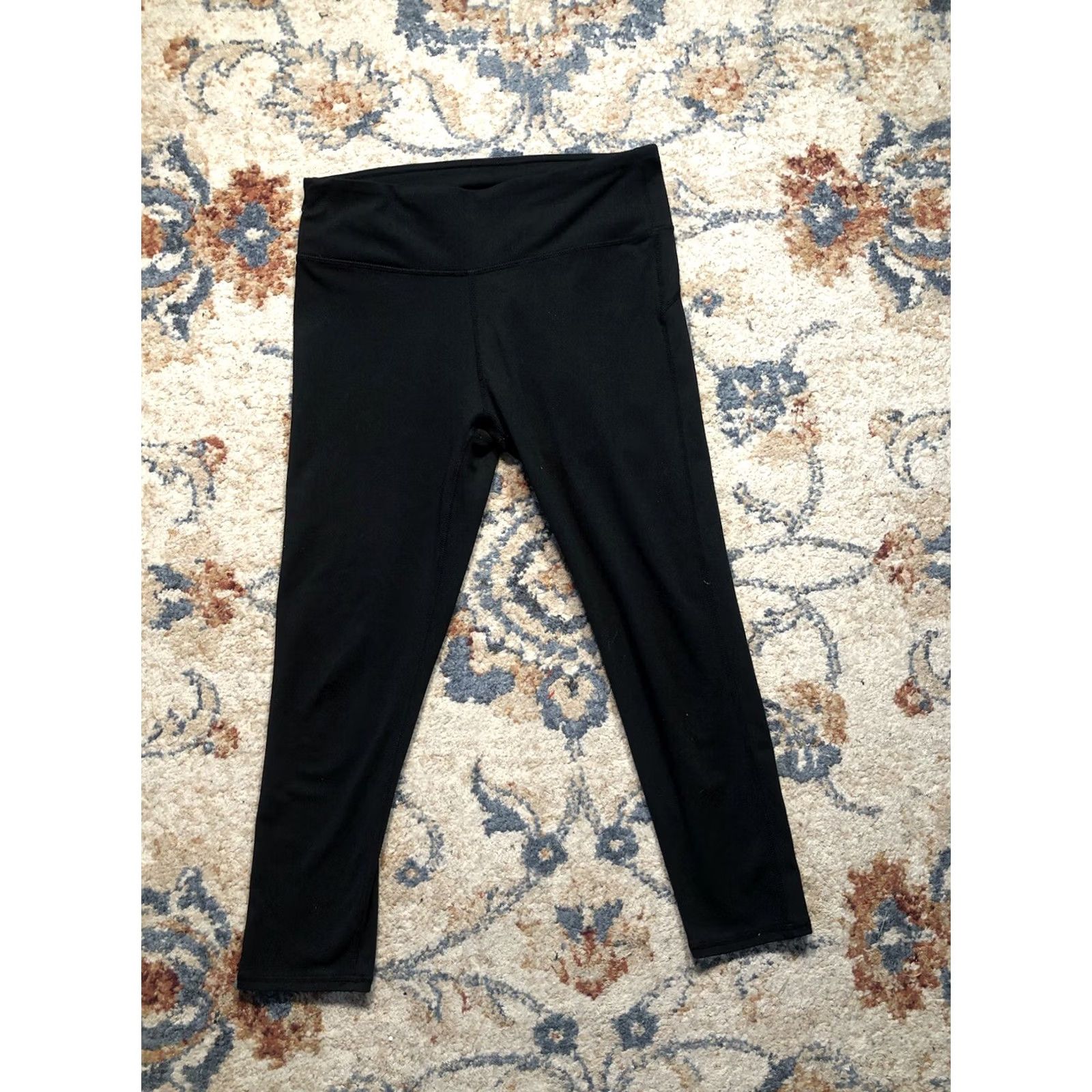 Fabletics VINTAGE Fabletics Women's Athletic Leggings Black Mid Rise Cropped Length XS Footwear? Size 26" / US 2 / IT 38 - 2 Thumbnail