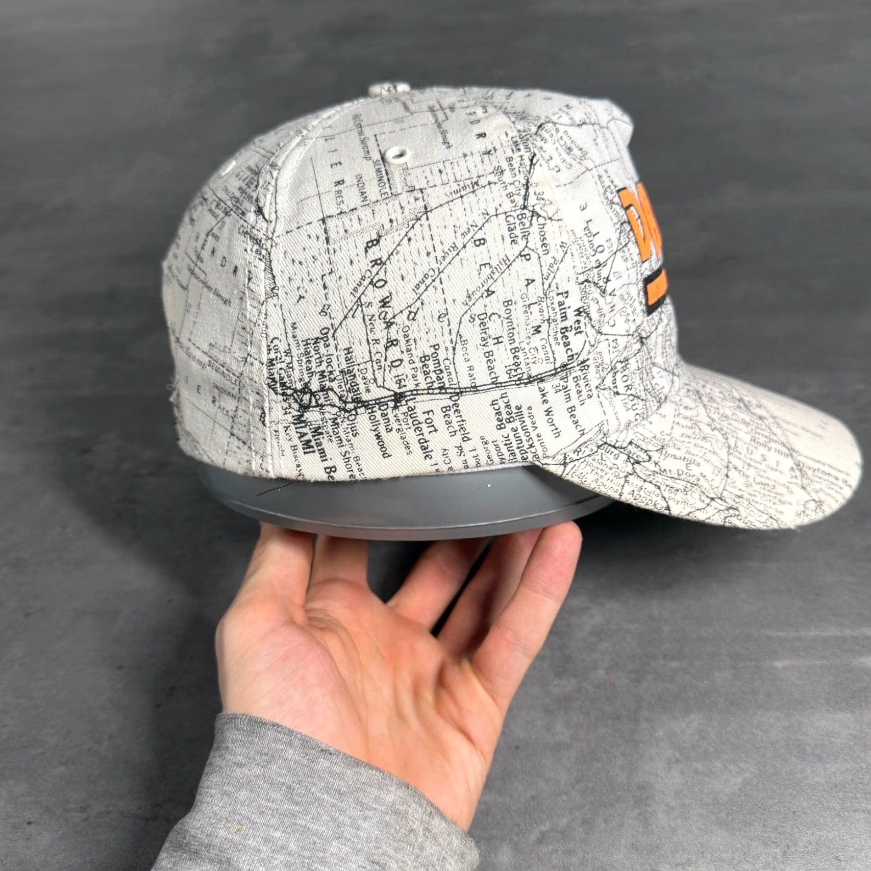 Vintage VINTAGE Daytona International Speedway Map Print Snapback Hat Men One Size White Adjustable Snapback USA Swingster Size ONE SIZE - 4 Thumbnail