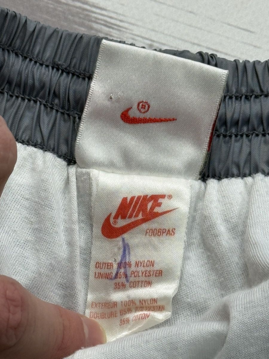 Nike Nike vintage pants size L Size US 34 / EU 50 - 6 Thumbnail