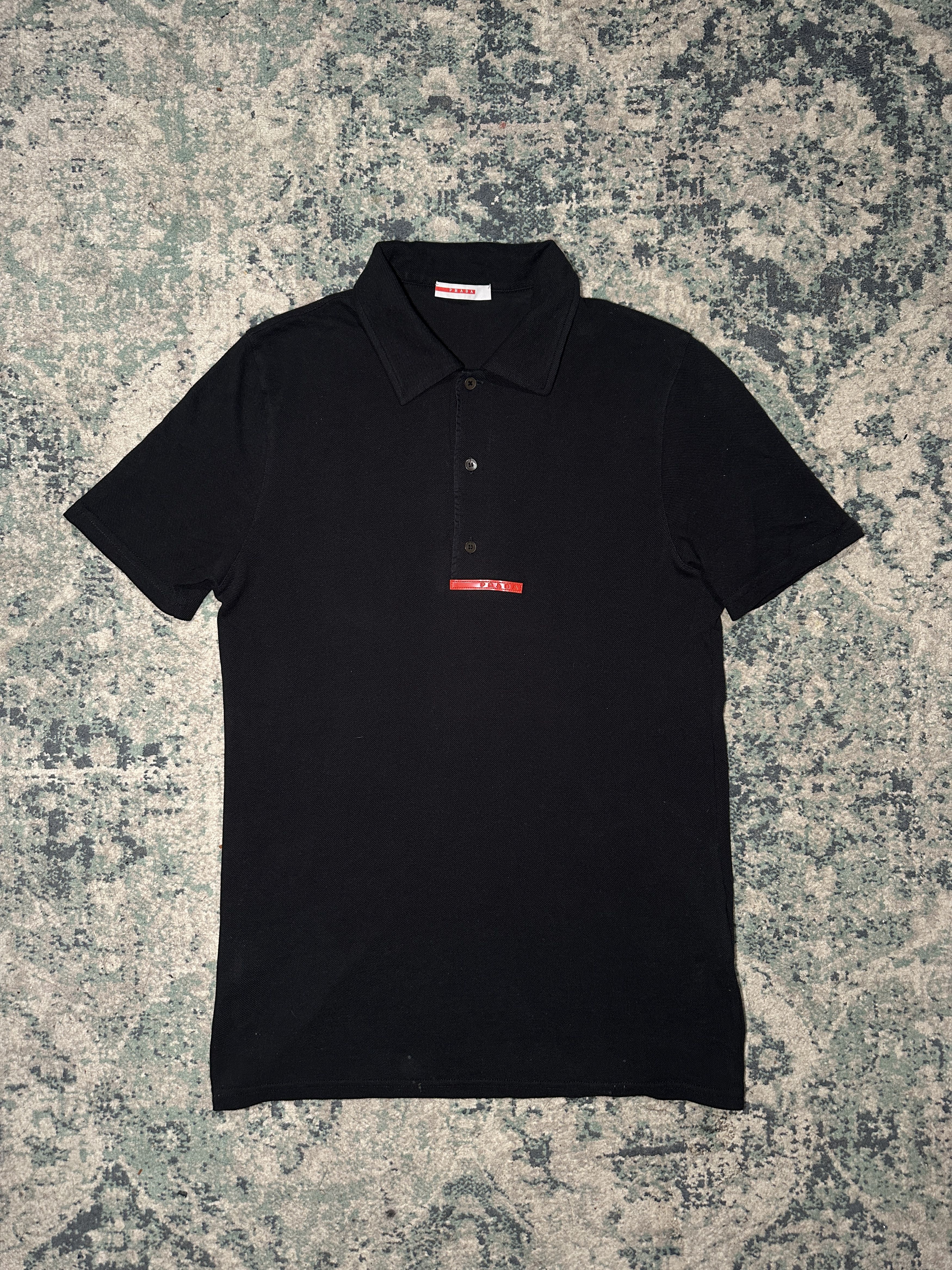トップス 00s prada sports rubber logo polo sullen Early 2000s Prada Sport rubber logo polo shirt, sullen