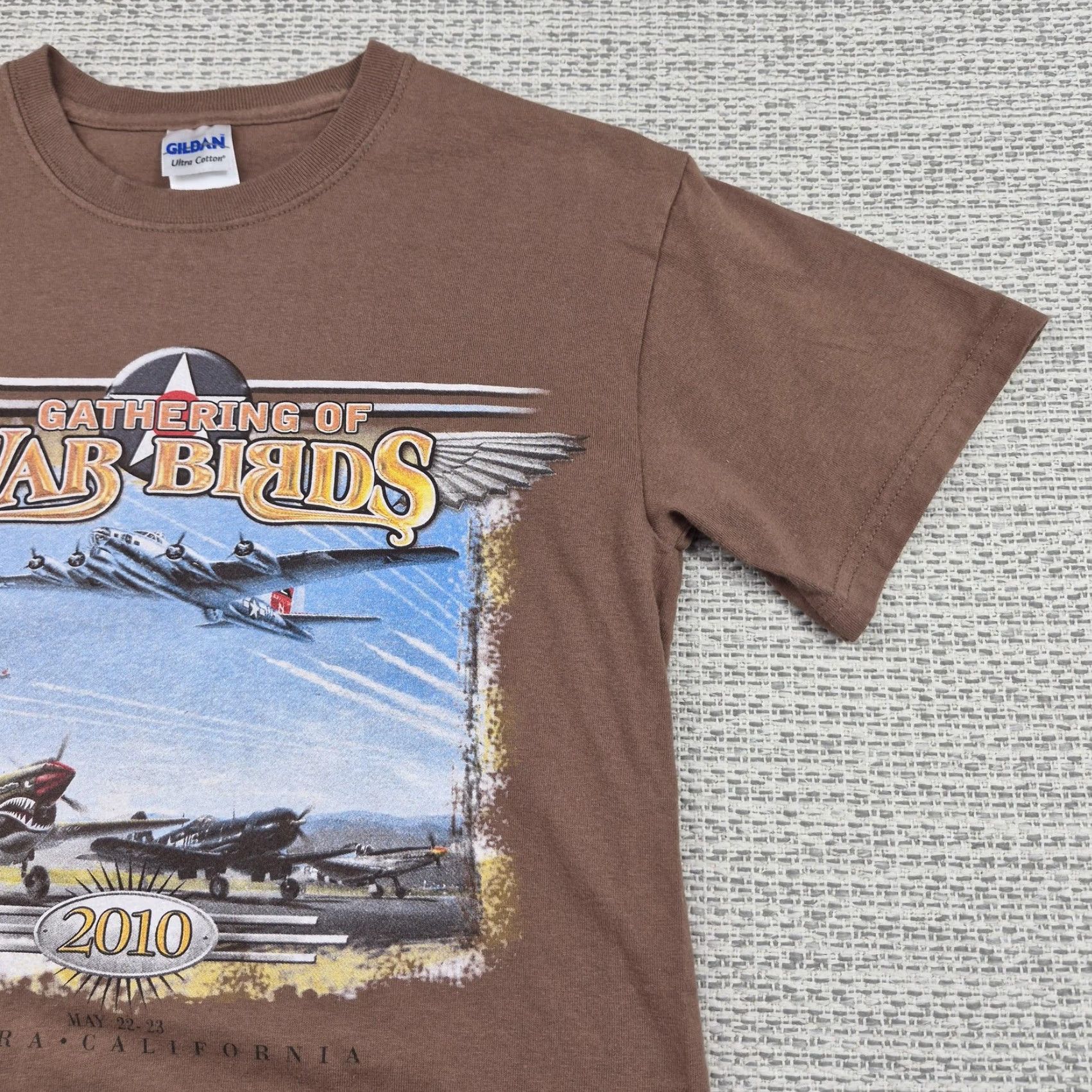 Gildan VINTAGE Gathering Of War Birds 2010 Shirt Mens Small Brown Gildan Airshow Graphic Tee Size US S / EU 44-46 / 1 - 2 Thumbnail