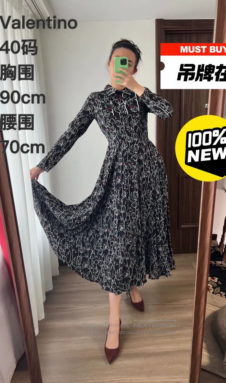 Valentino Valentino dress Size M / US 6-8 / IT 42-44 - 1 Thumbnail