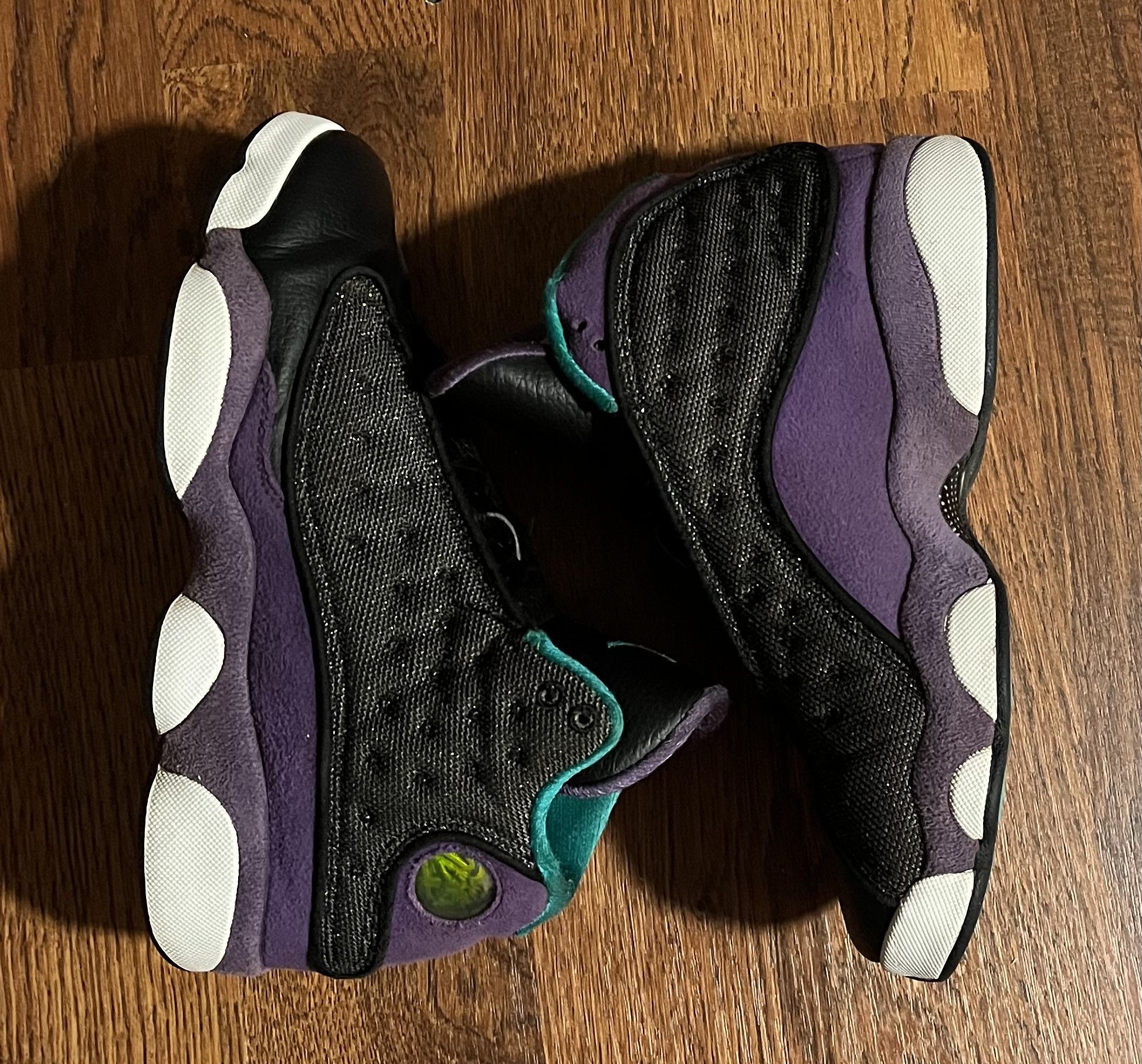 Jordan Brand Air Jordan 13 Retro GS Grape Black Atomic Teal Ultraviolet Size US 7 / EU 40 - 2 Thumbnail