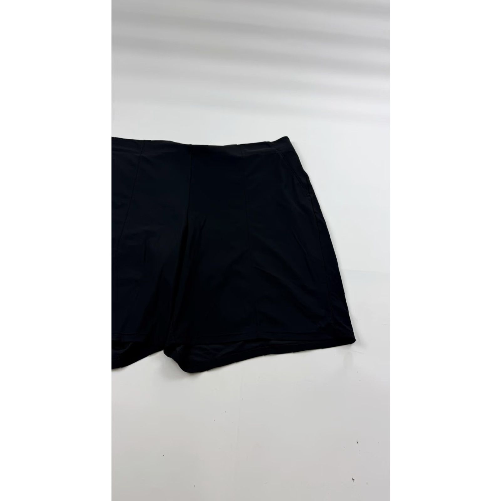Athleta Athleta Shorts Womens 26 Black Cosmic Bermuda Pull On Stretch Zip Pockets Size 26" / US 2 / IT 38 - 2 Thumbnail