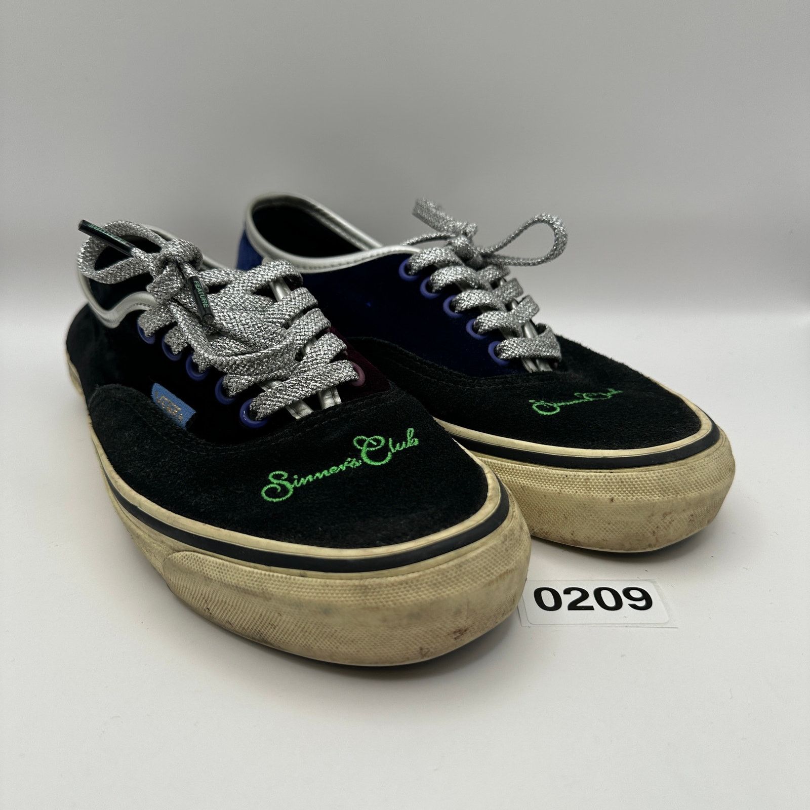 Vans VANS Women's 8 Sinners Club Authentic Skateboard Sneaker Size US 8 / IT 38 - 2 Thumbnail
