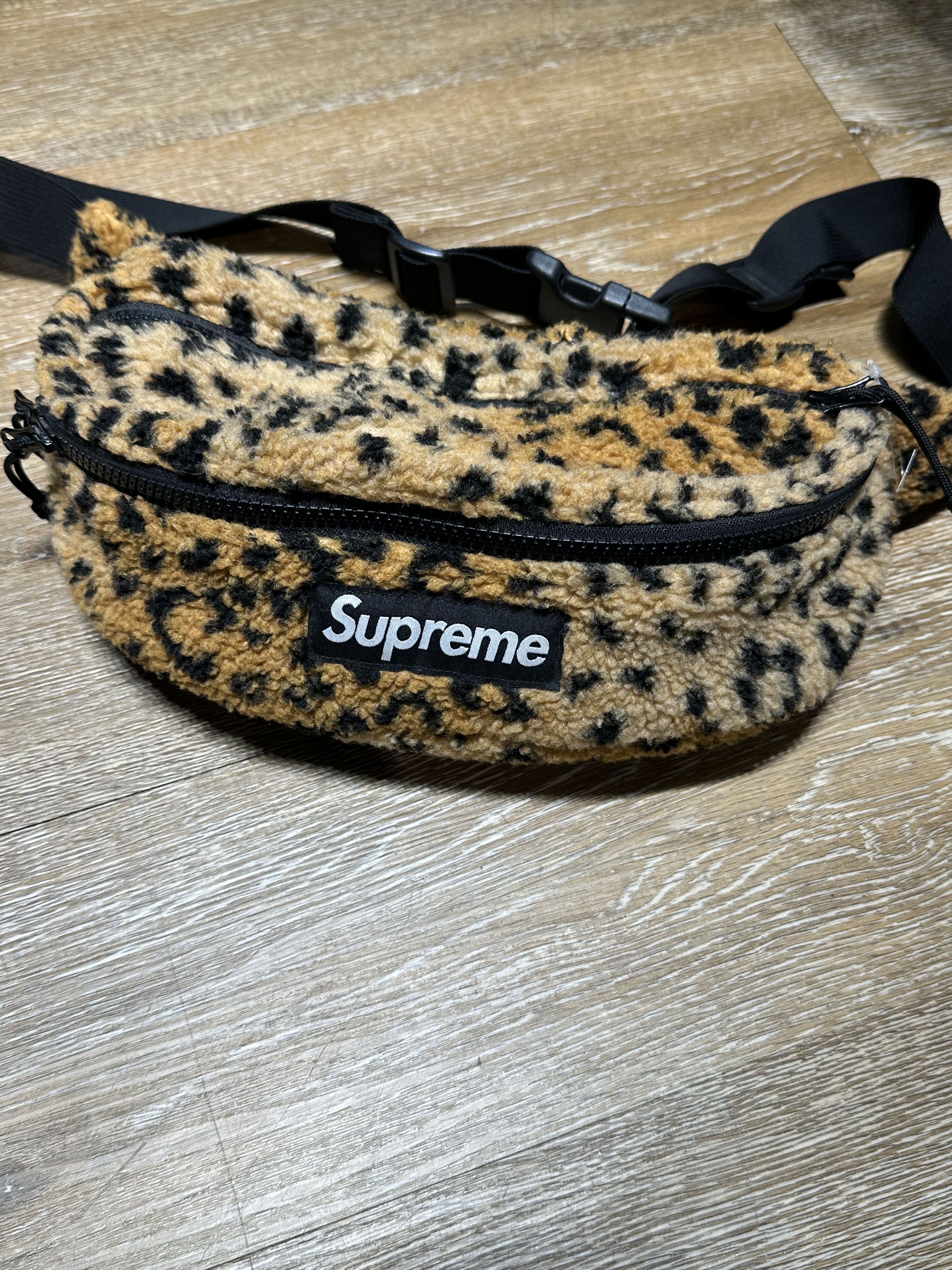 希少完売品 17fw Leopard Fleece WaistBag Supreme Leopard Fleece Waist Bag Red - FW17 - US