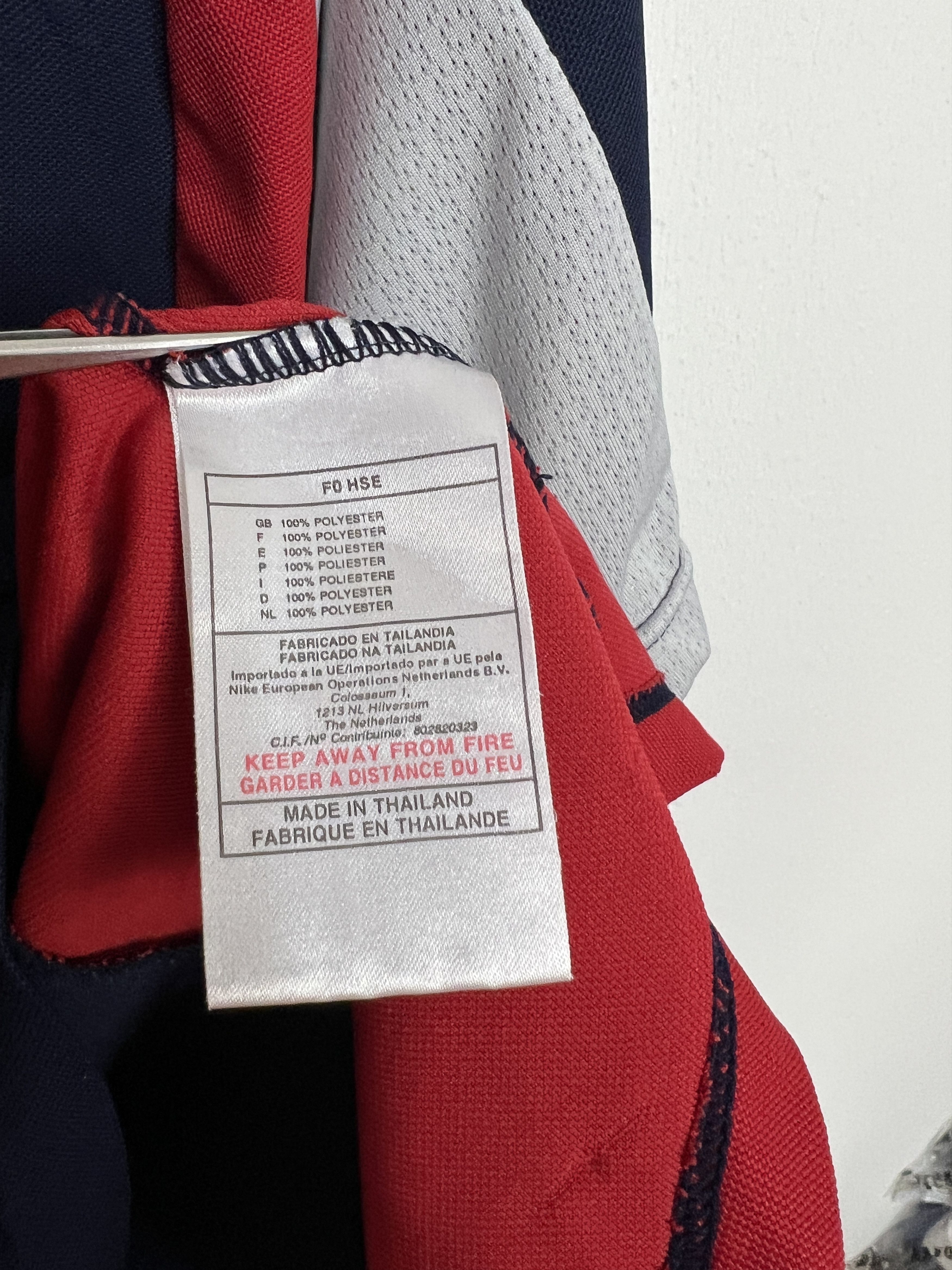 Nike Vintage Arsenal Football Shirt Train Soccer Jersey Gunners Size US L / EU 52-54 / 3 - 8 Thumbnail