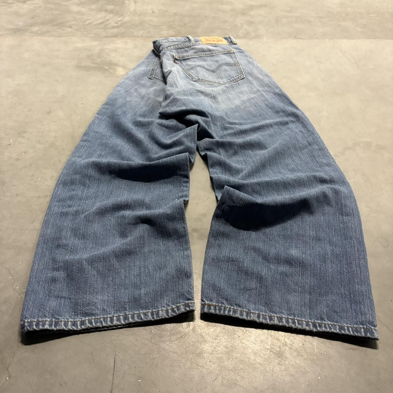 Levi's × Vintage Crazy Vintage Y2K/2000s Baggy Grunge Levis Medium Wash Denim Jeans! Size US 40 / EU 56 - 6 Thumbnail