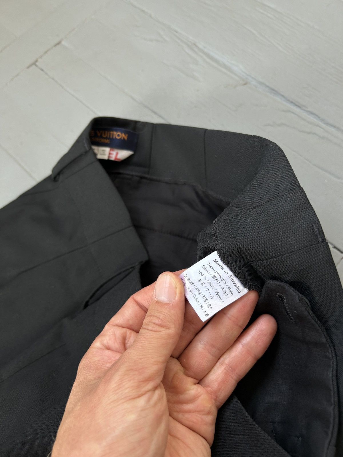 Louis Vuitton Louis Vuitton uniforms black classic basic wool pants Size US 36 / EU 52 - 6 Thumbnail