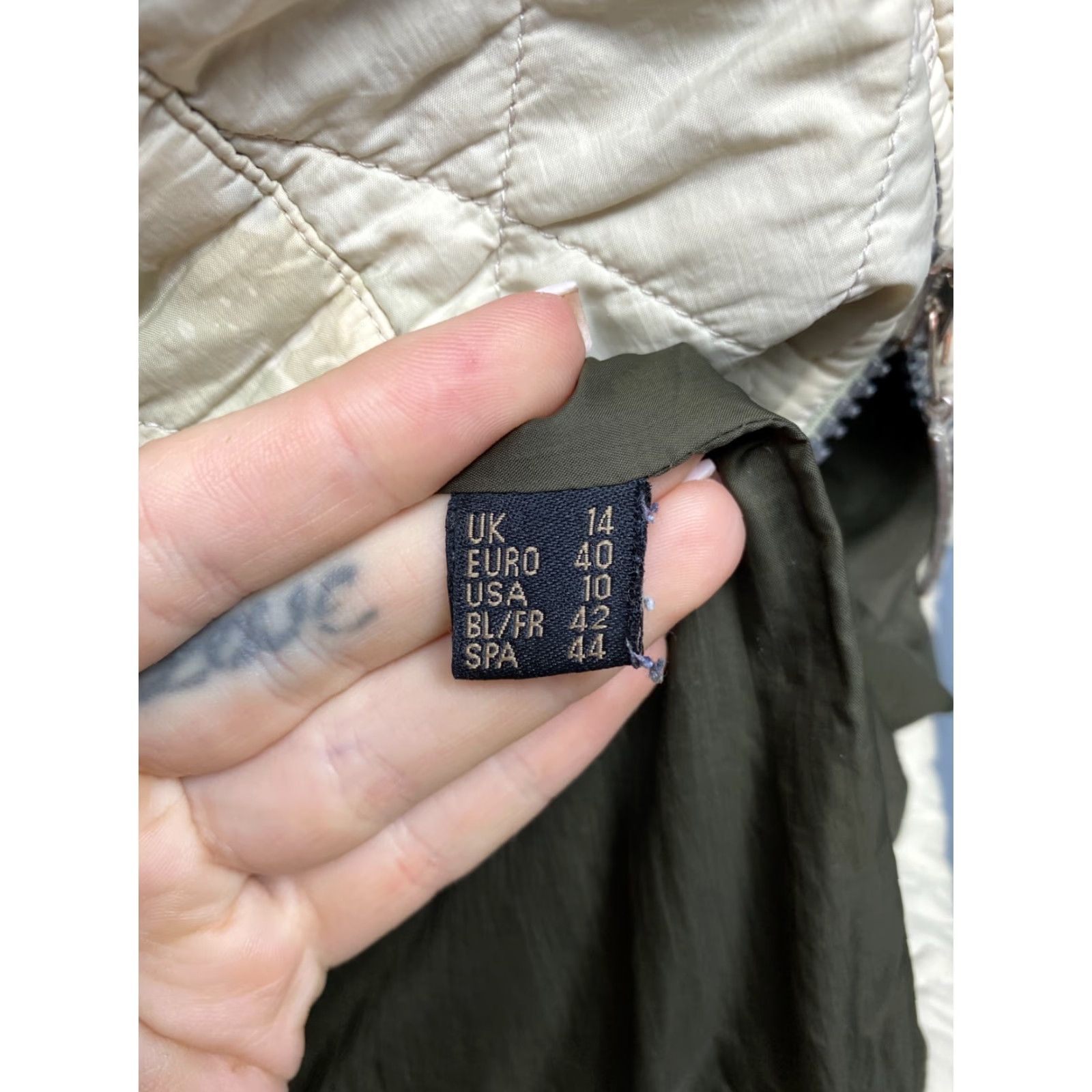 Barbour Barbour Quilted Vest Womens Size US 10 Beige Vintage Vest Size L / US 10 / IT 46 - 6 Thumbnail