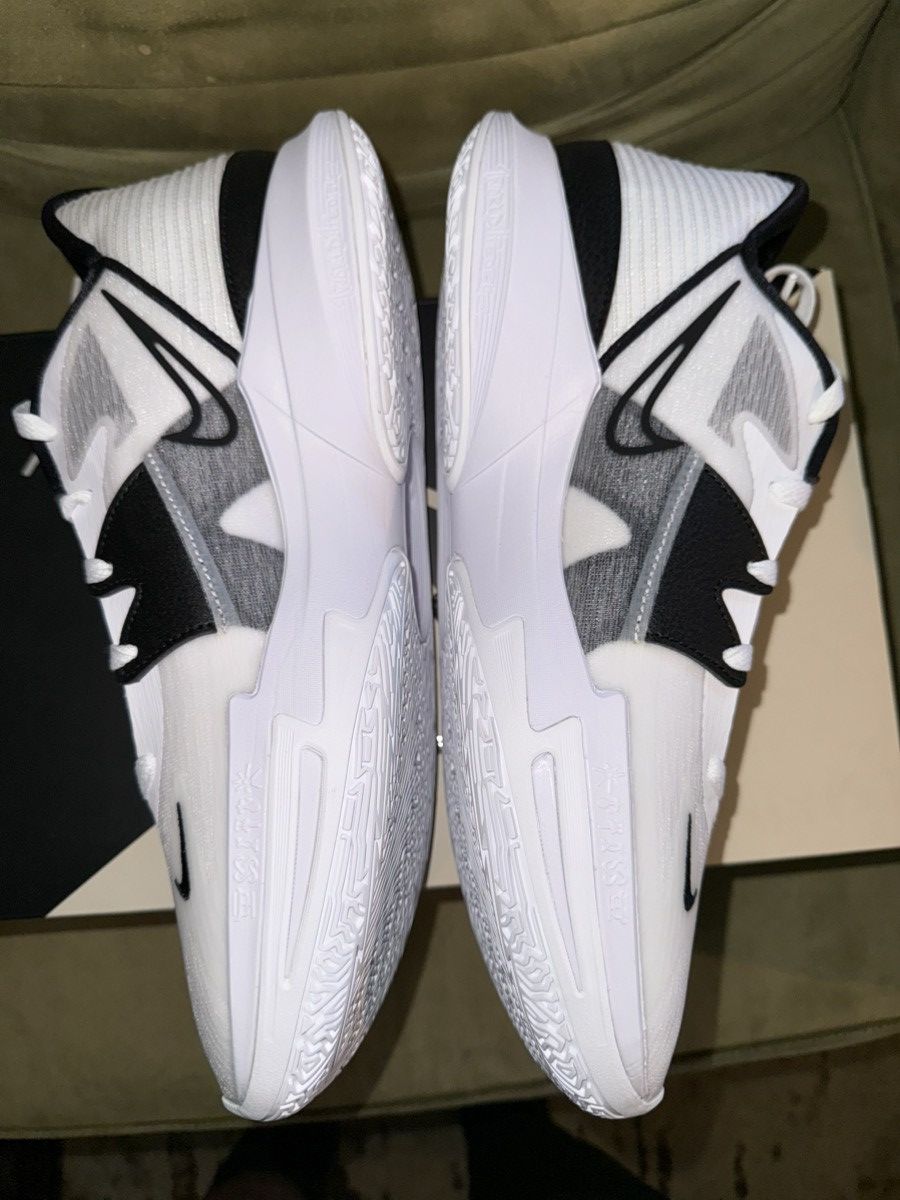 Nike Nike Kyrie 5 TB Promo (players only) “Panda” wht/blk, NEW!! Size US 13 / EU 46 - 7 Thumbnail