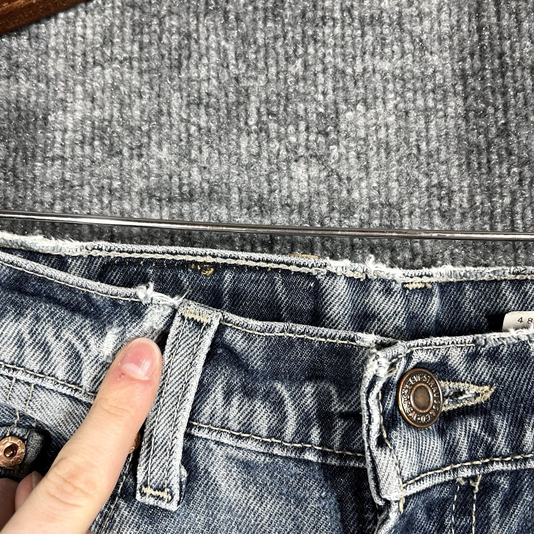 Levi's VINTAGE Levi's 560 Jeans Womens Size 9 28x31 Blue 90s Loose Fit Straight Levi's 500 Series Mens Womens Girls Size 30" / US 8 / IT 44 - 7 Thumbnail