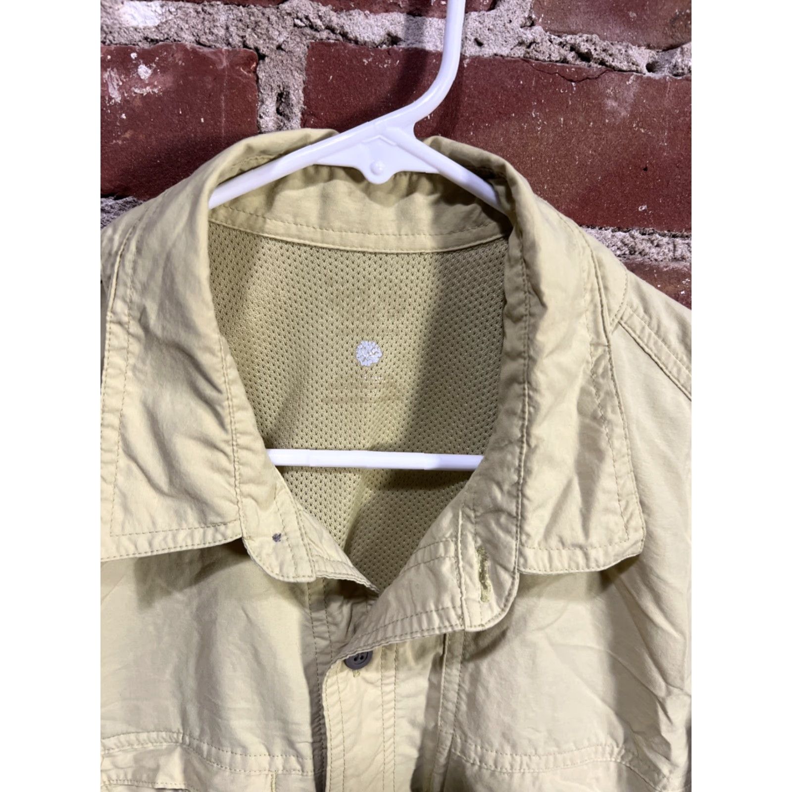 Mountain Hardwear Mountain Hardwear Button-Up Shirt Women L Green Long Sleeve Casual Solid Pockets Button-Up Vintage No Regular Fit 2010s? Size L / US 10 / IT 46 - 2 Thumbnail
