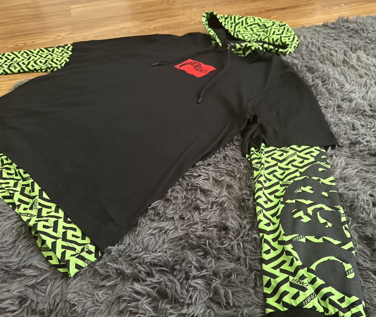 Versace Versace longsleeve hooded T Size US S / EU 44-46 / 1 - 3 Thumbnail