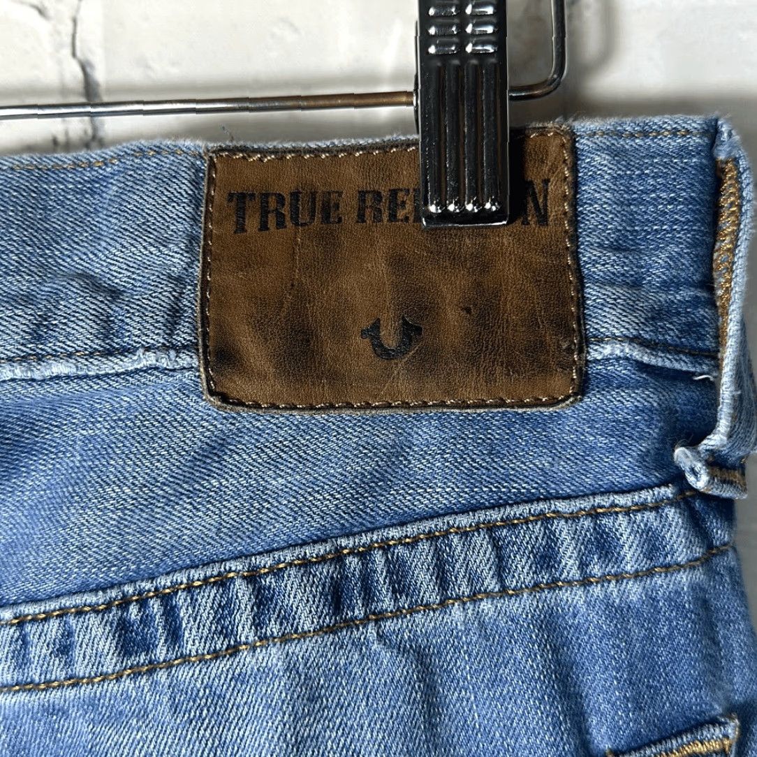 True Religion True Religion Jeans Mens Geno Relaxed Slim size 29 Light Wash Distressed Hem Size US 29 - 5 Thumbnail