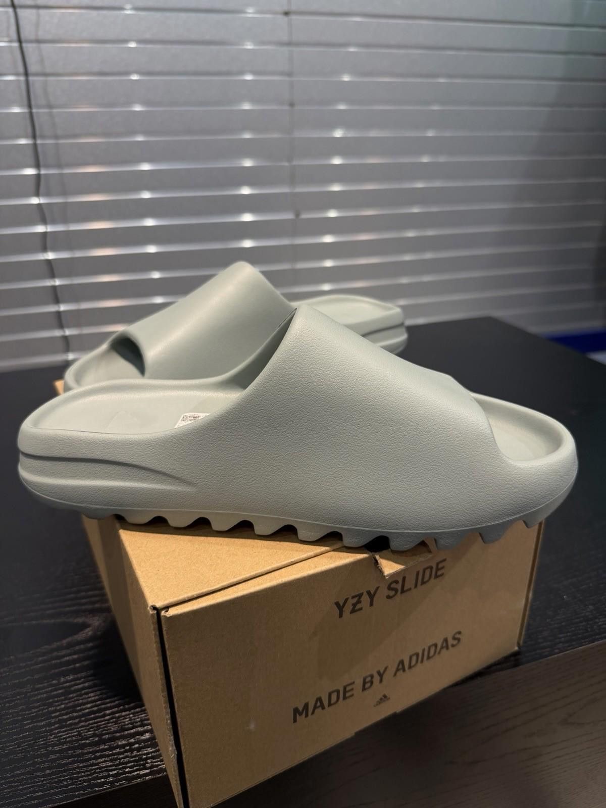 Adidas Adidas Yeezy Slide Size 10 Salt ID5480 Brand New Size US 10 / EU 43 - 7 Thumbnail