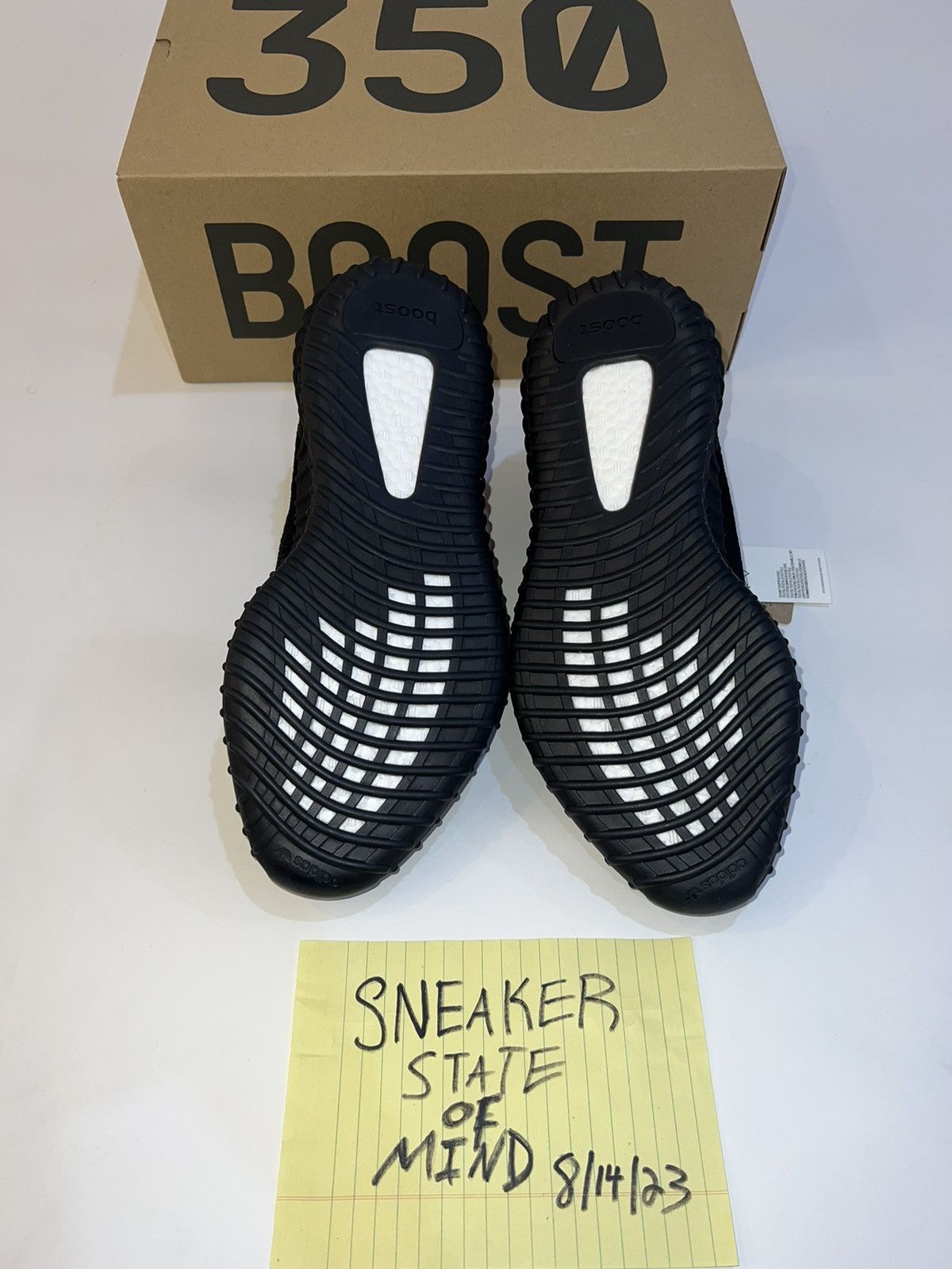 Adidas × Kanye West BRAND NEW ADIDAS YEEZY BOOST 350 V2 CORE BLACK RED SIZE 12.5 Size US 12.5 / EU 45-46 - 6 Thumbnail