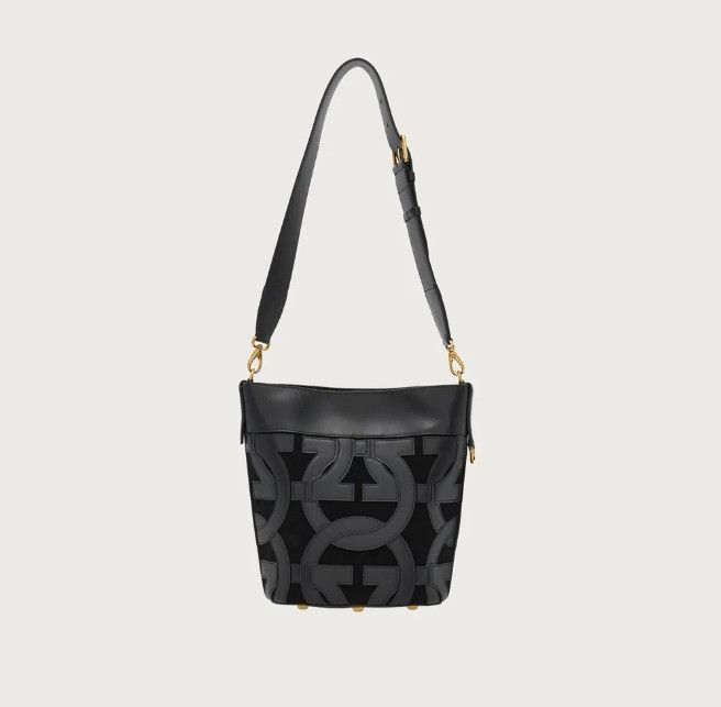 Salvatore Ferragamo o1s1rm0724 Size: OS / Leather Shoulder Bag in Black Size ONE SIZE - 2 Thumbnail