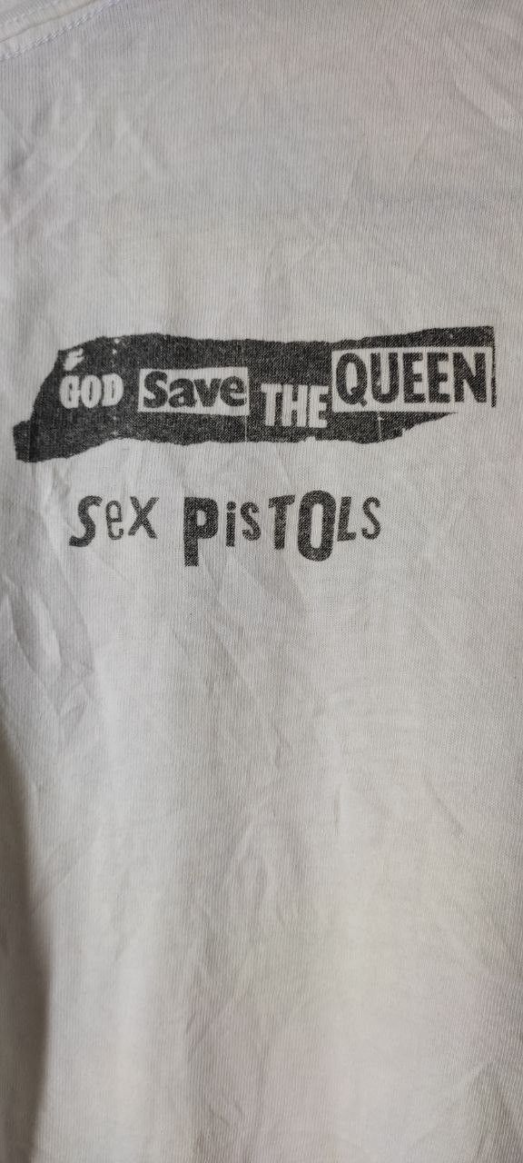 Band Tees BAND SEX PISTOL GOD SAVE THE QUEEN X UNIQLO TEE Size US S / EU 44-46 / 1 - 9 Thumbnail