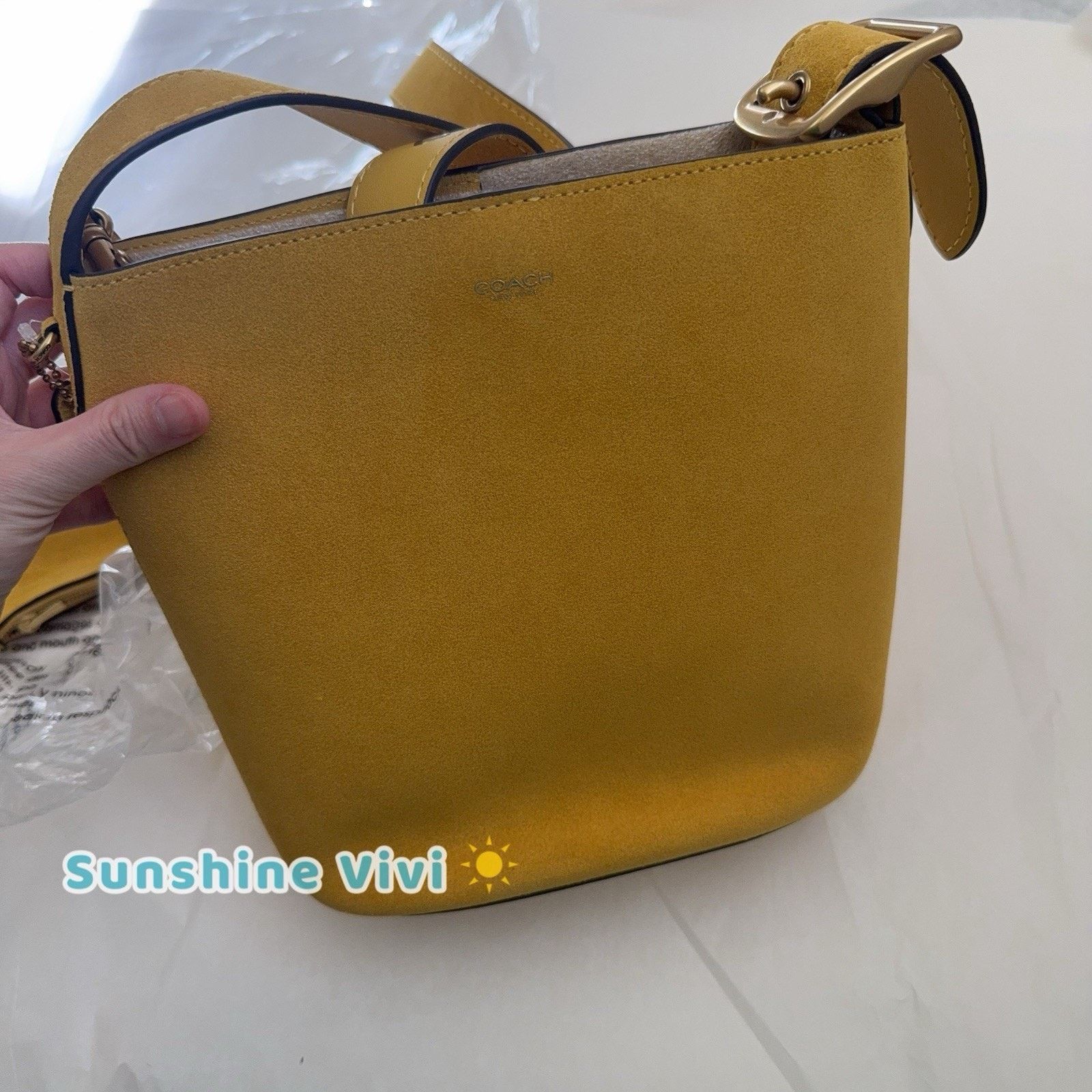 Coach NWT Coach Bleecker Bucket Bag 21 CCW84 suede yellow Size ONE SIZE - 4 Thumbnail