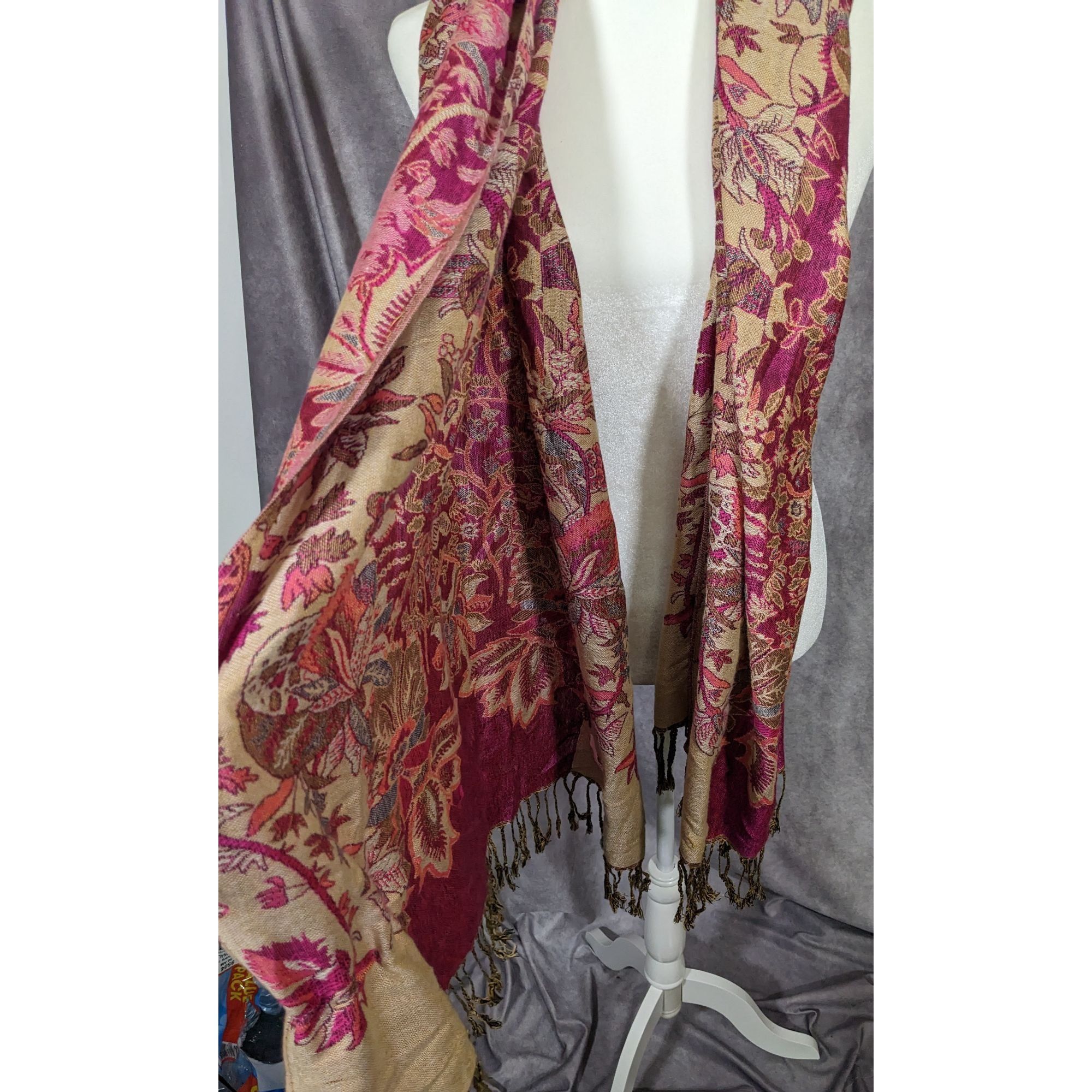 Other Elegant Pink And Cream Floral Cashmere Scarf Size ONE SIZE - 7 Thumbnail