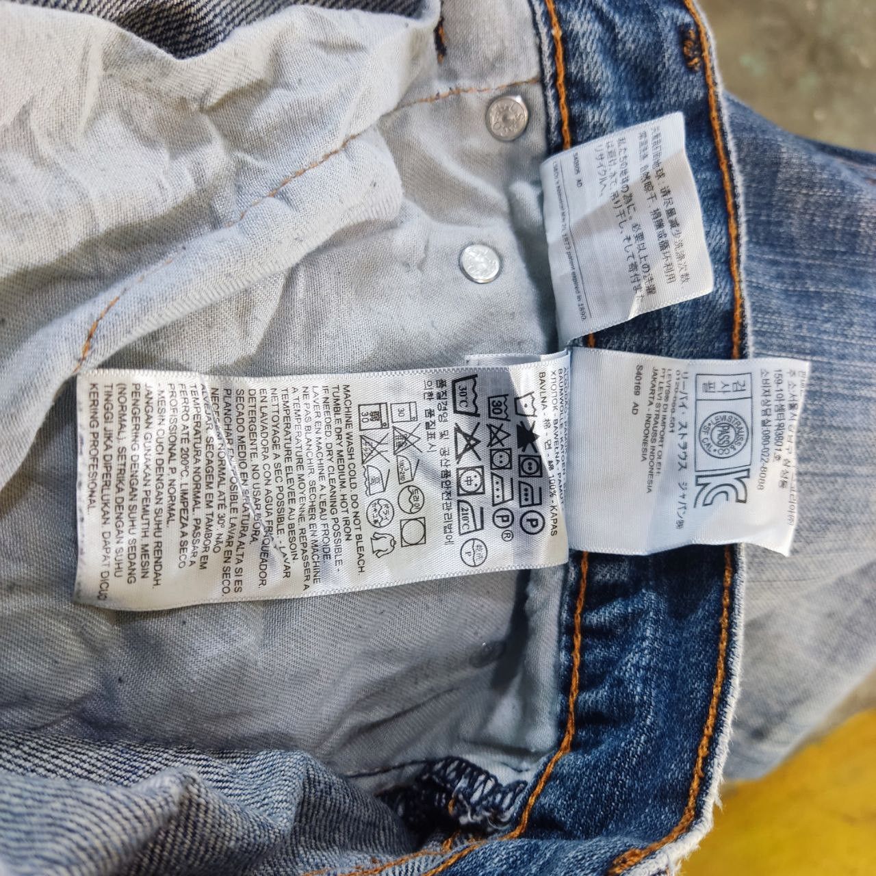 Levi's levis 505 regular fit slightly distressed denim Size US 39 - 12 Thumbnail