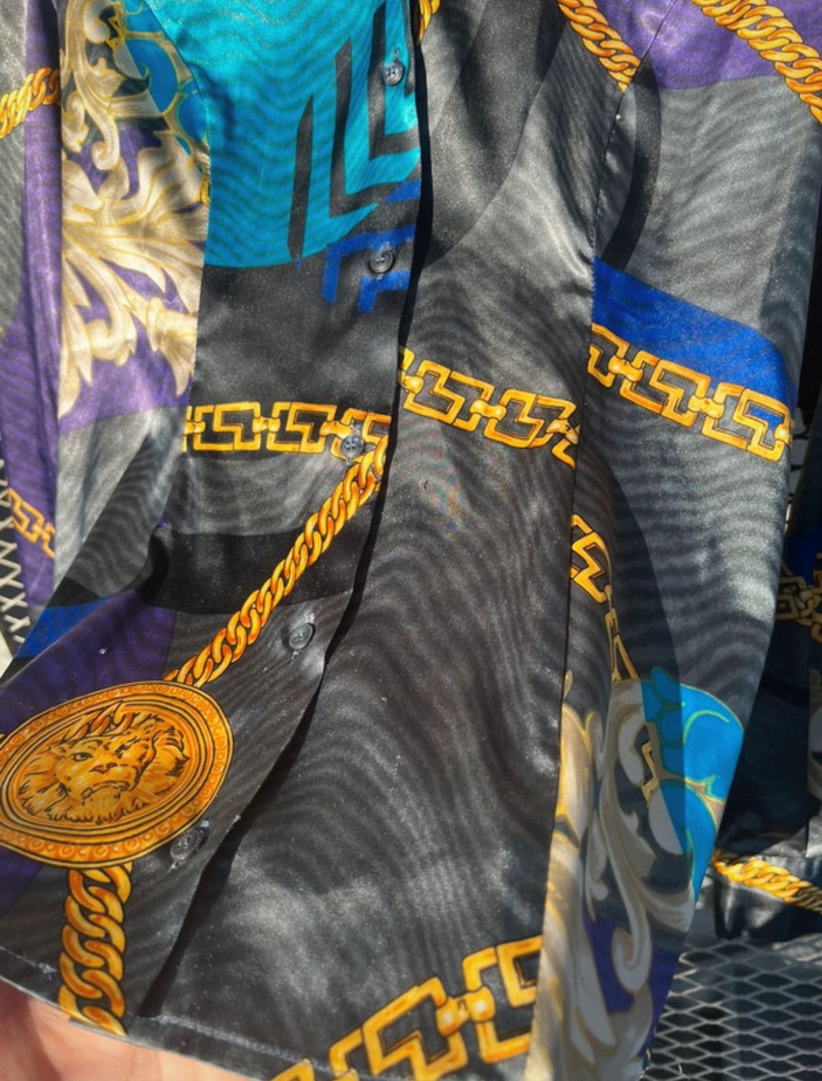 Versace Jeans Couture Vintage Versace Baroque Gold Chain Logo Abstract Silk Shirt Size M / US 6-8 / IT 42-44 - 9 Thumbnail