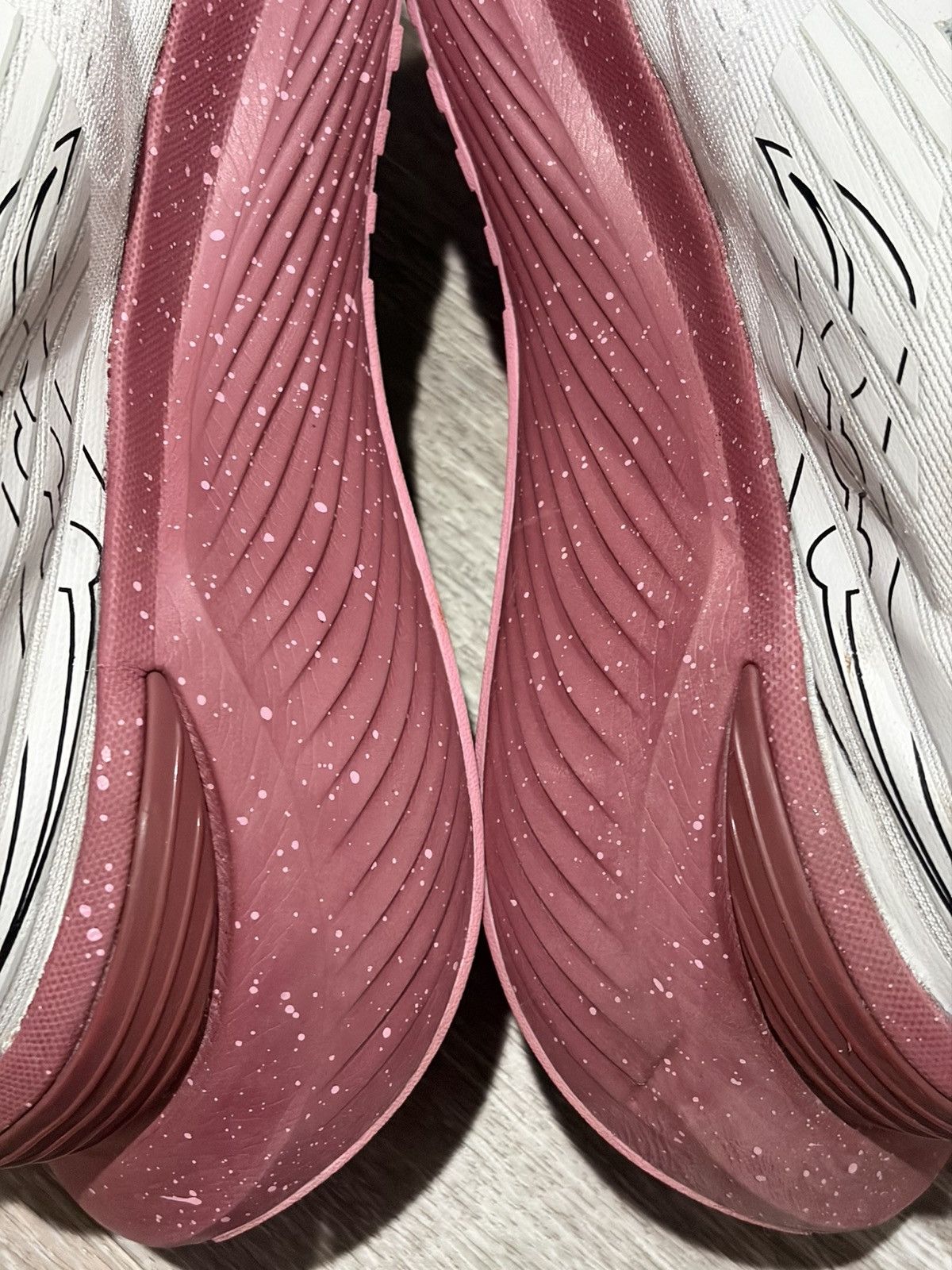 Saucony Saucony Endorphin Shift 3 Running Shoes White and Berry Size US 8.5 / IT 38.5 - 10 Thumbnail